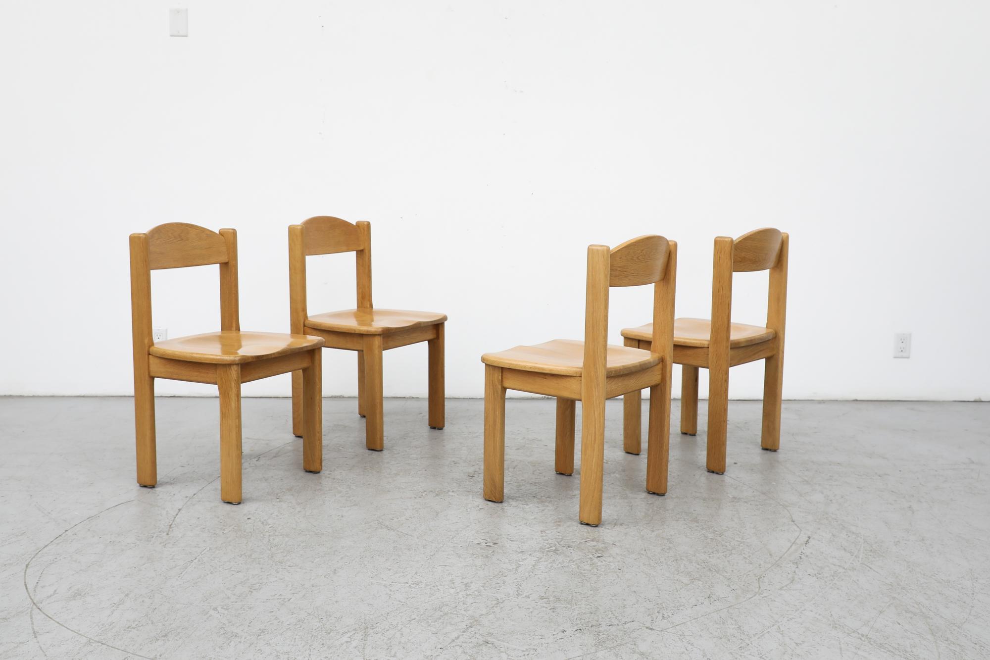 Satz von 4 blonden Esszimmerstühlen aus massiver Eiche im Daumiller-Stil (Moderne der Mitte des Jahrhunderts) im Angebot