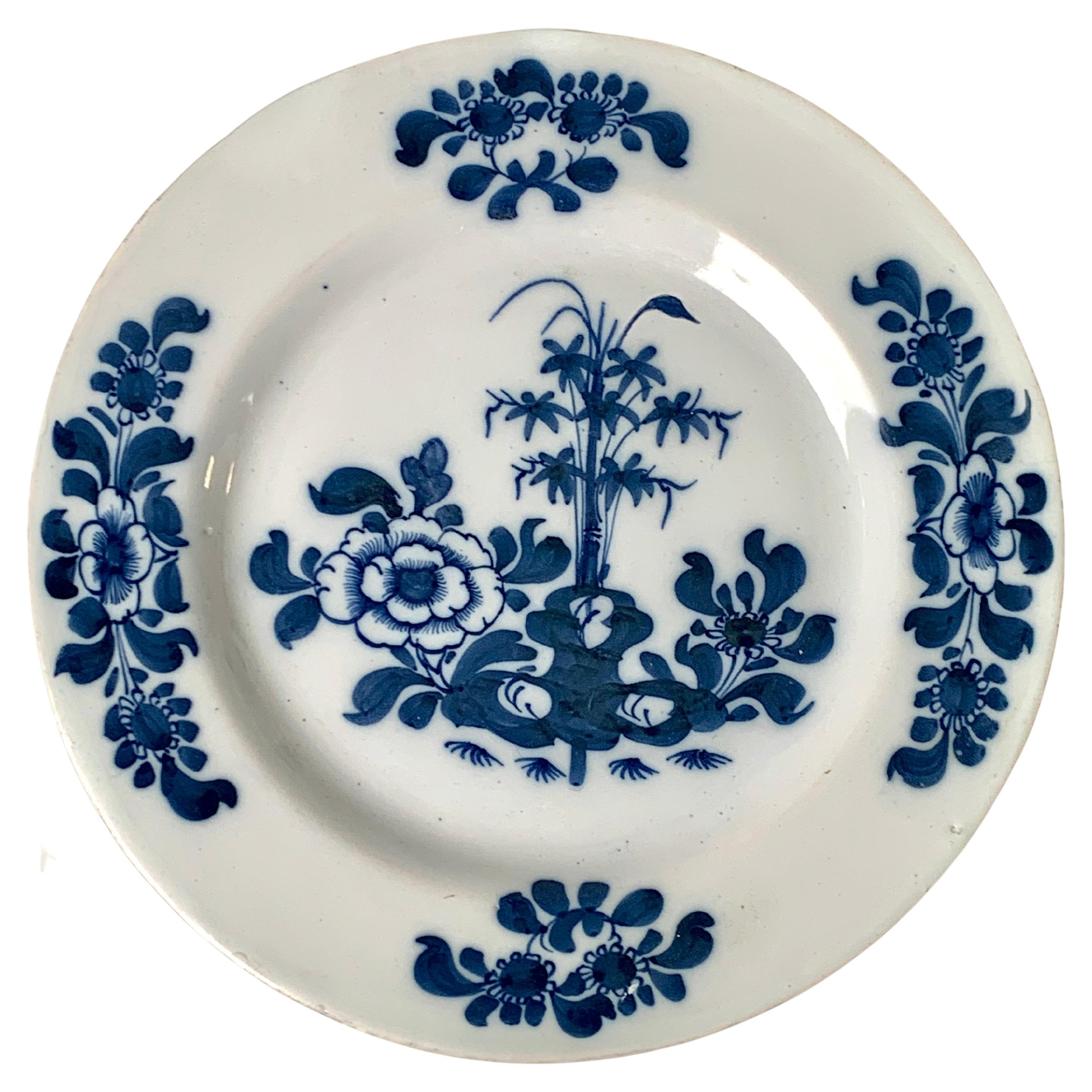 Satz von 4 blauen und weißen Delft Tellern oder Schüsseln Hand gemalt 18. Jahrhundert England (Delfter Blau) im Angebot