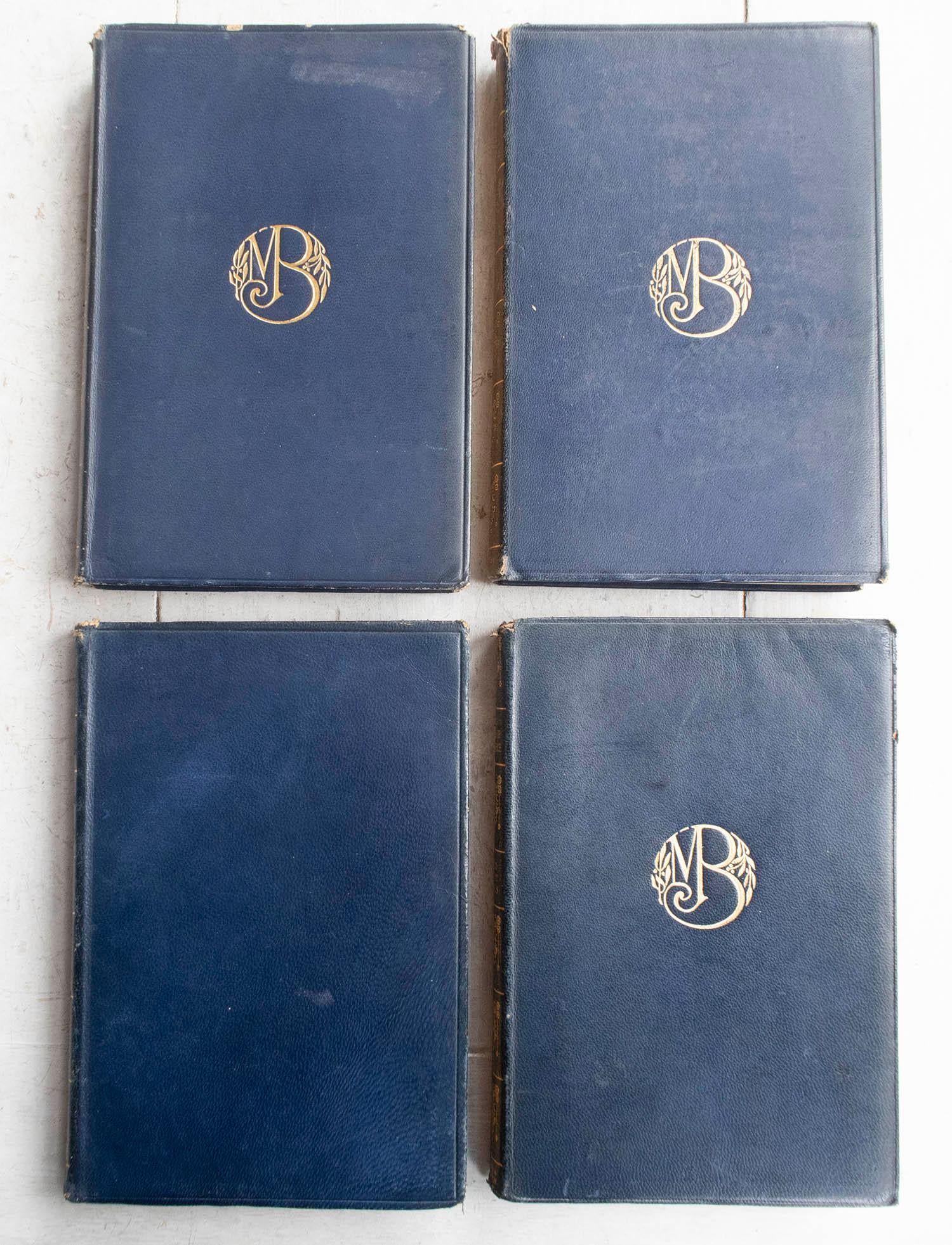 Anglais Ensemble de 4 livres reliés en cuir bleu. Les œuvres de J.M Barrie, vers 1924 en vente