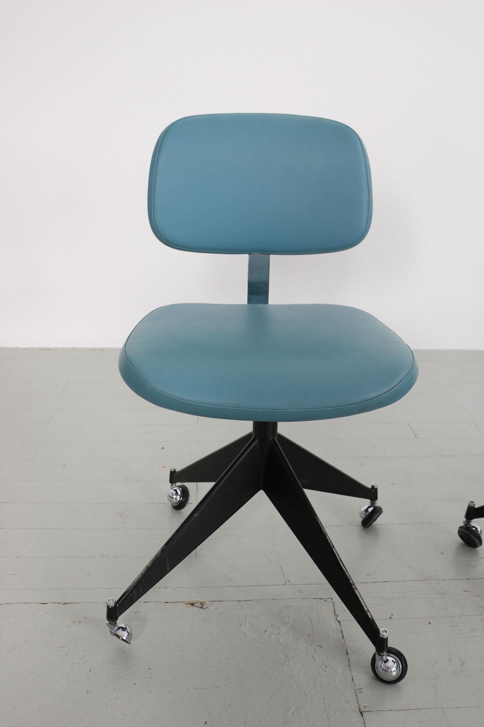 Satz von 4 blauen Velca Legnano-Bürostühlen aus der Mitte des Jahrhunderts im Angebot 10