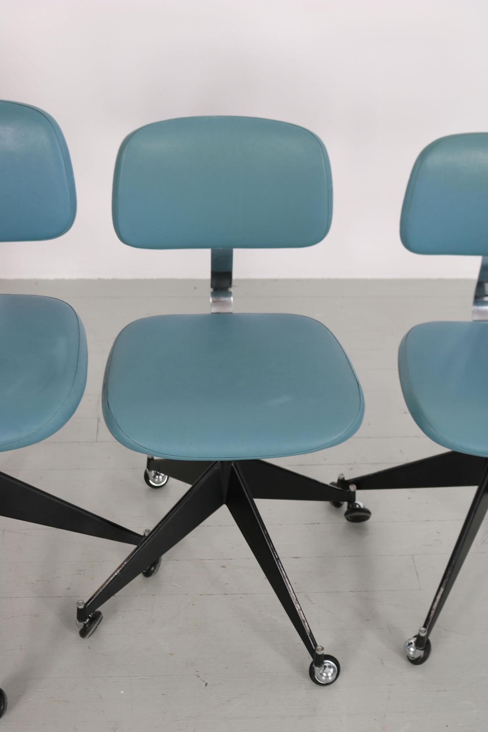 Ensemble de 4 chaises de bureau Velca Legnano bleues du milieu du siècle dernier en vente 13