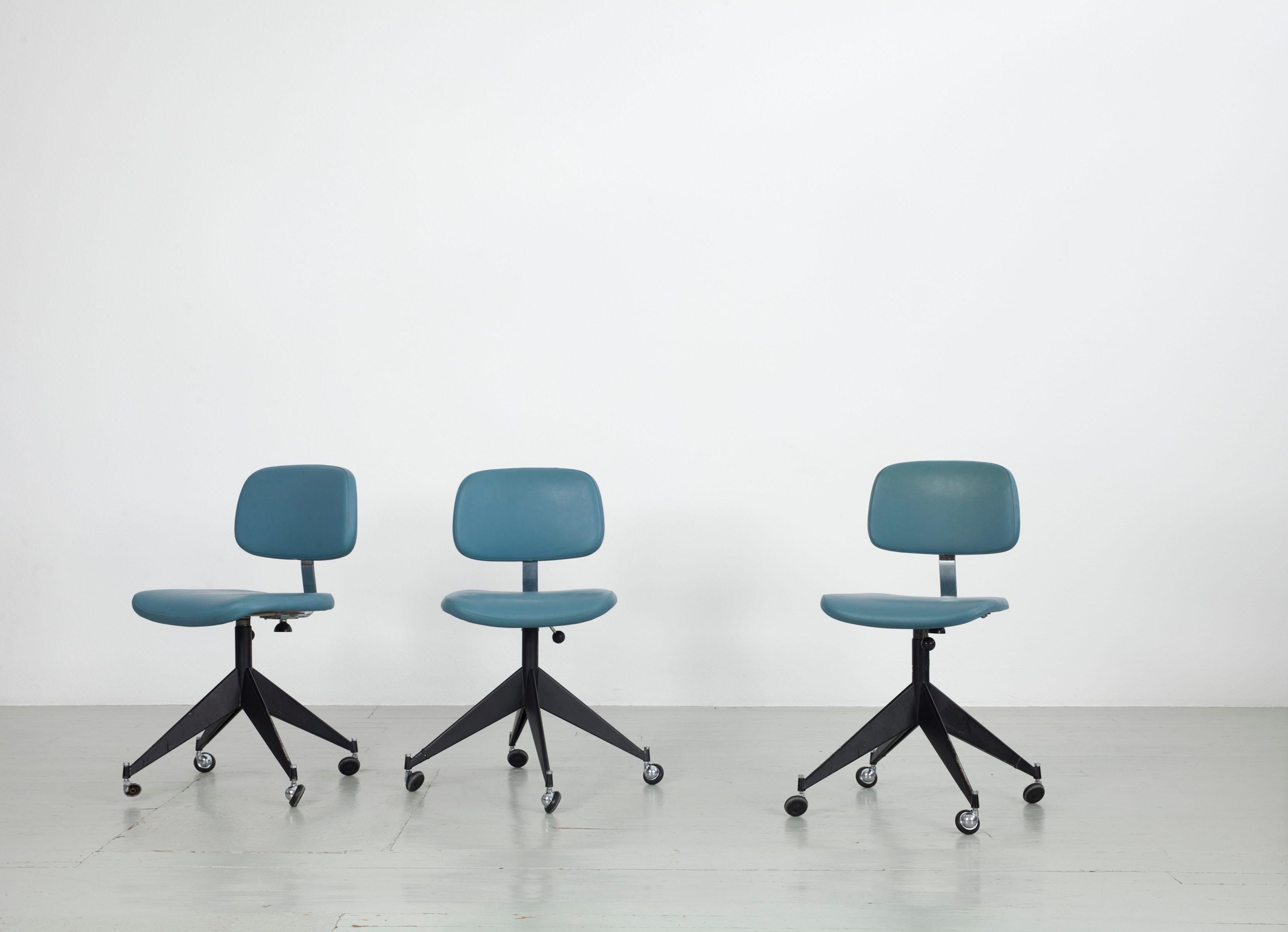 Metal Set of 4 Blue Velca Legnano Midcentury Office Chairs For Sale