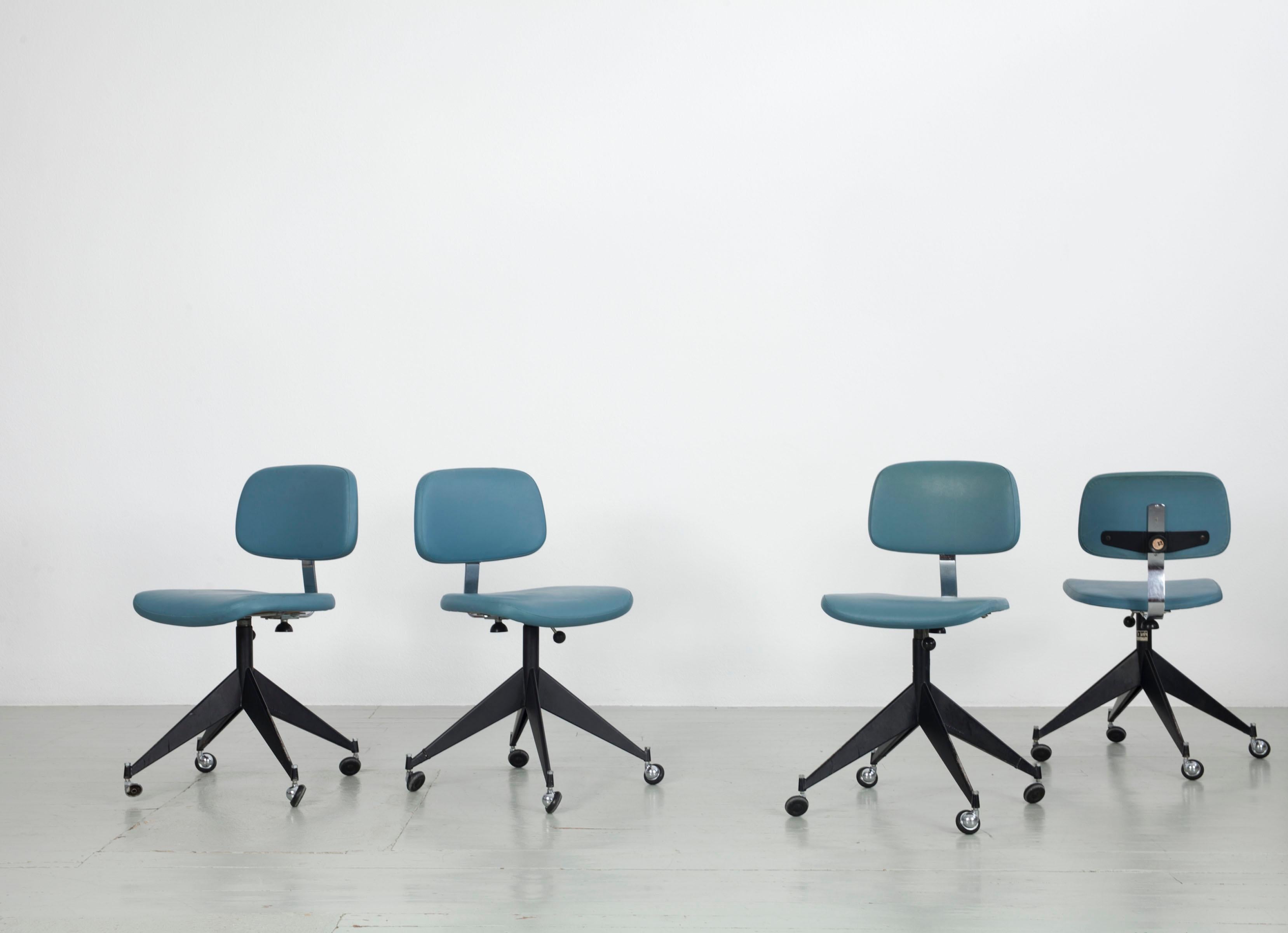Satz von 4 blauen Velca Legnano-Bürostühlen aus der Mitte des Jahrhunderts im Angebot 1