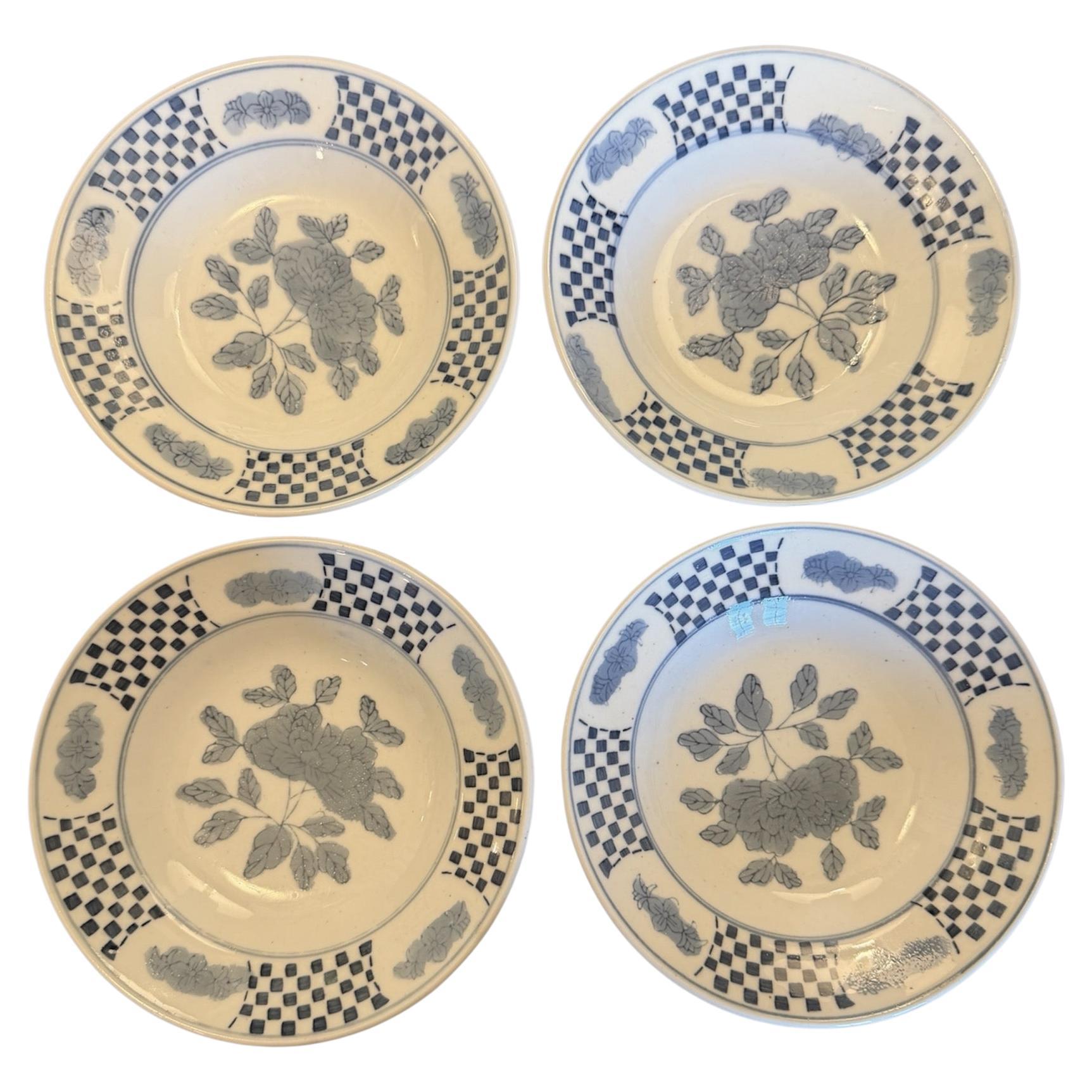 Set of blue-and-white patterned porcelain side dishes or bowls For Sale