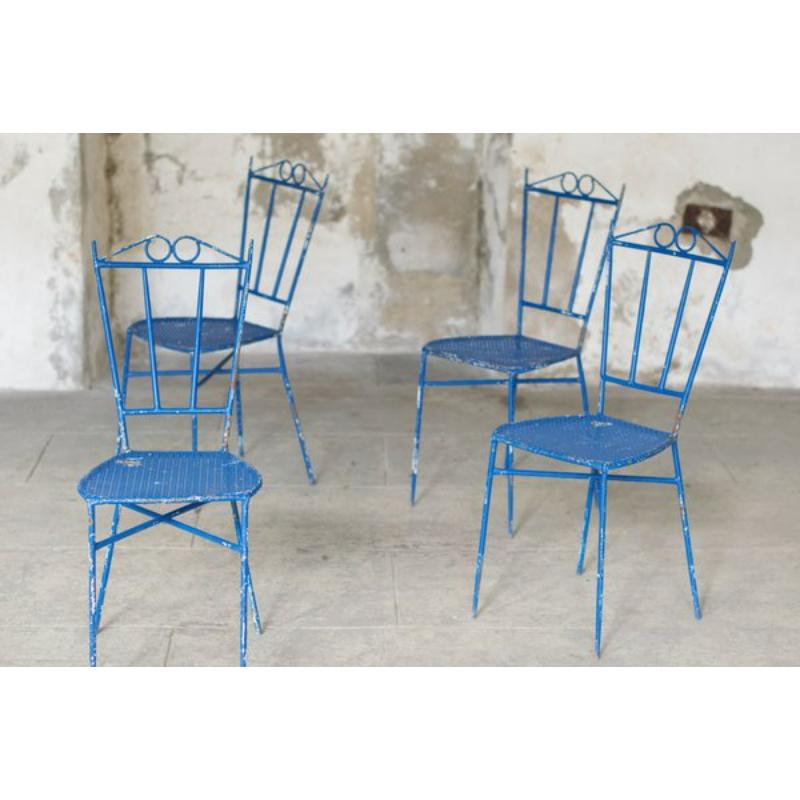 Français Ensemble de 4 chaises de jardin en fer forgé bleu, 1950 en vente