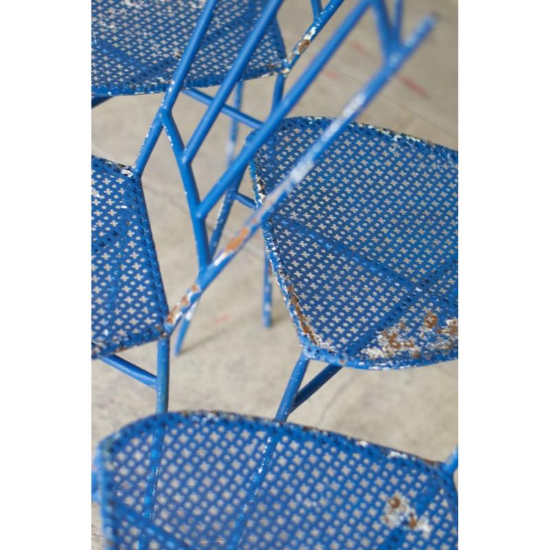 20ième siècle Ensemble de 4 chaises de jardin en fer forgé bleu, 1950 en vente