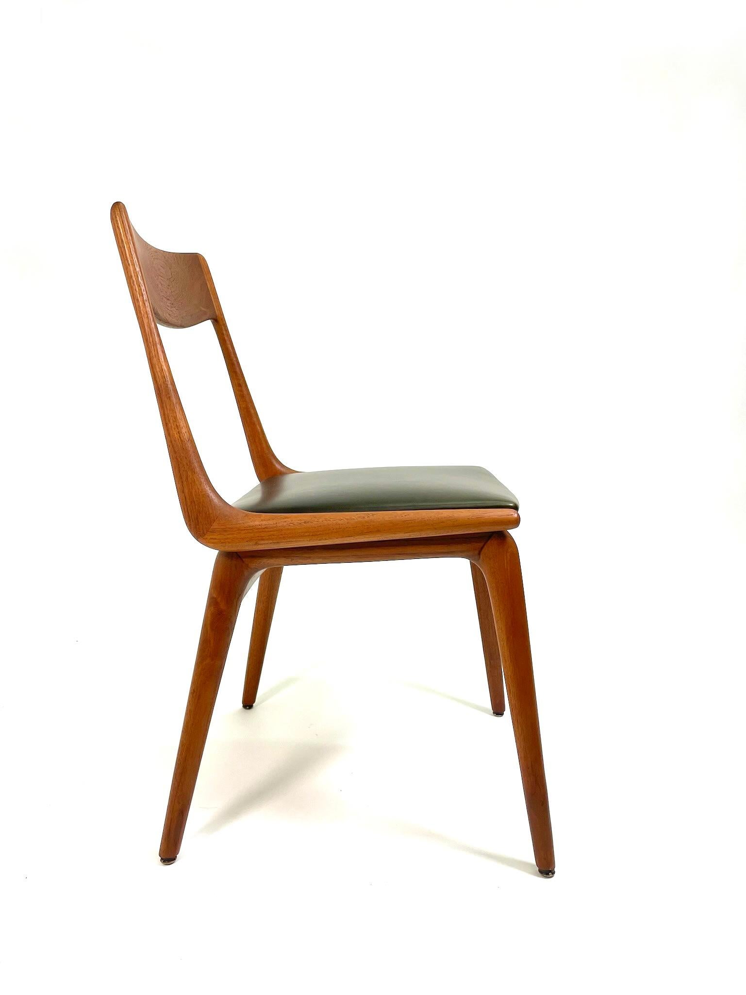 Set of 4 Boomerang Dining Chairs by Alfred Christensen for Slagelse Møbelværk in In Good Condition In San Diego, CA