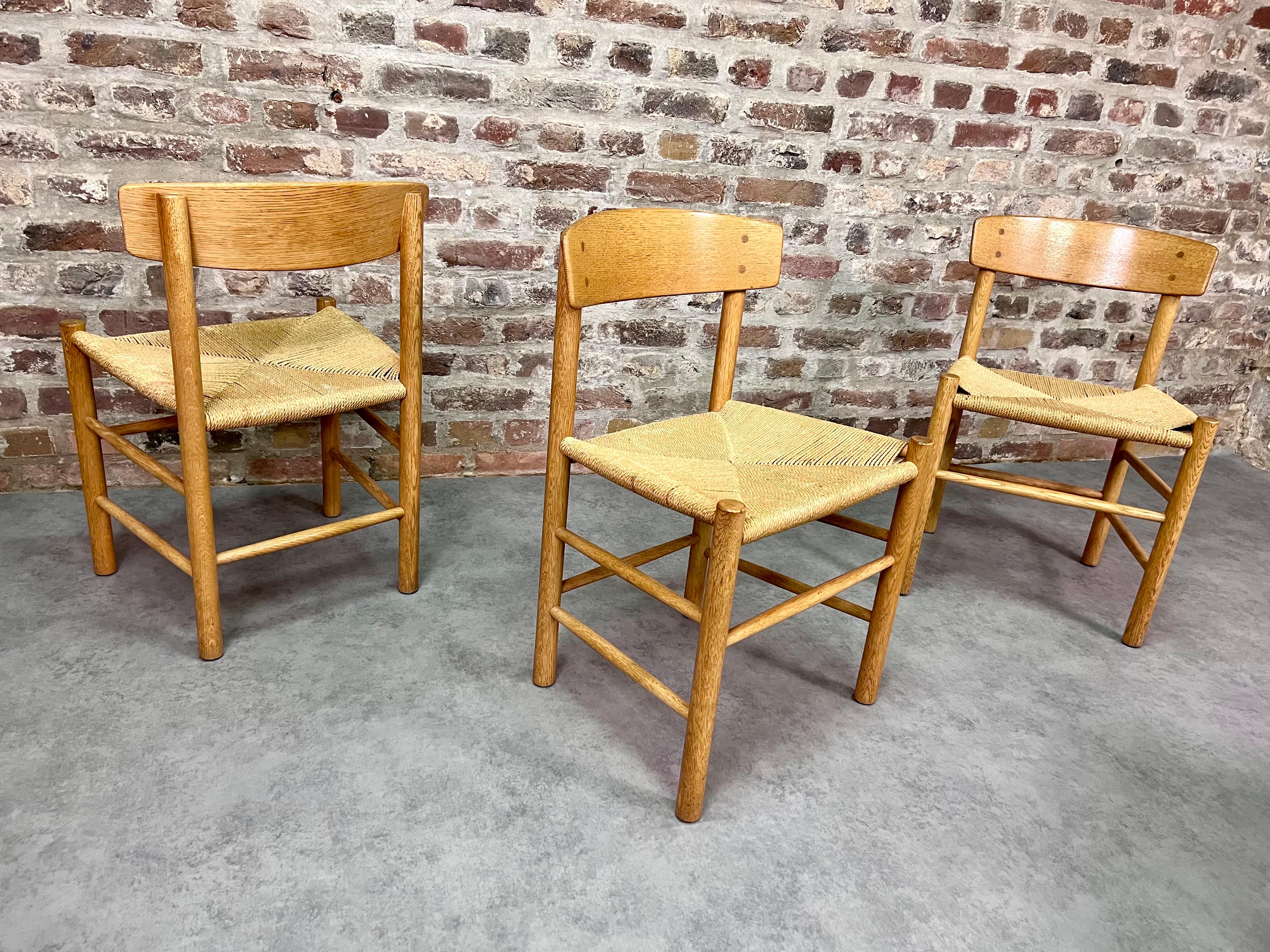 Mid-Century Modern Set of 4 Borge Mogensen J39 Dining Chairs For Sale