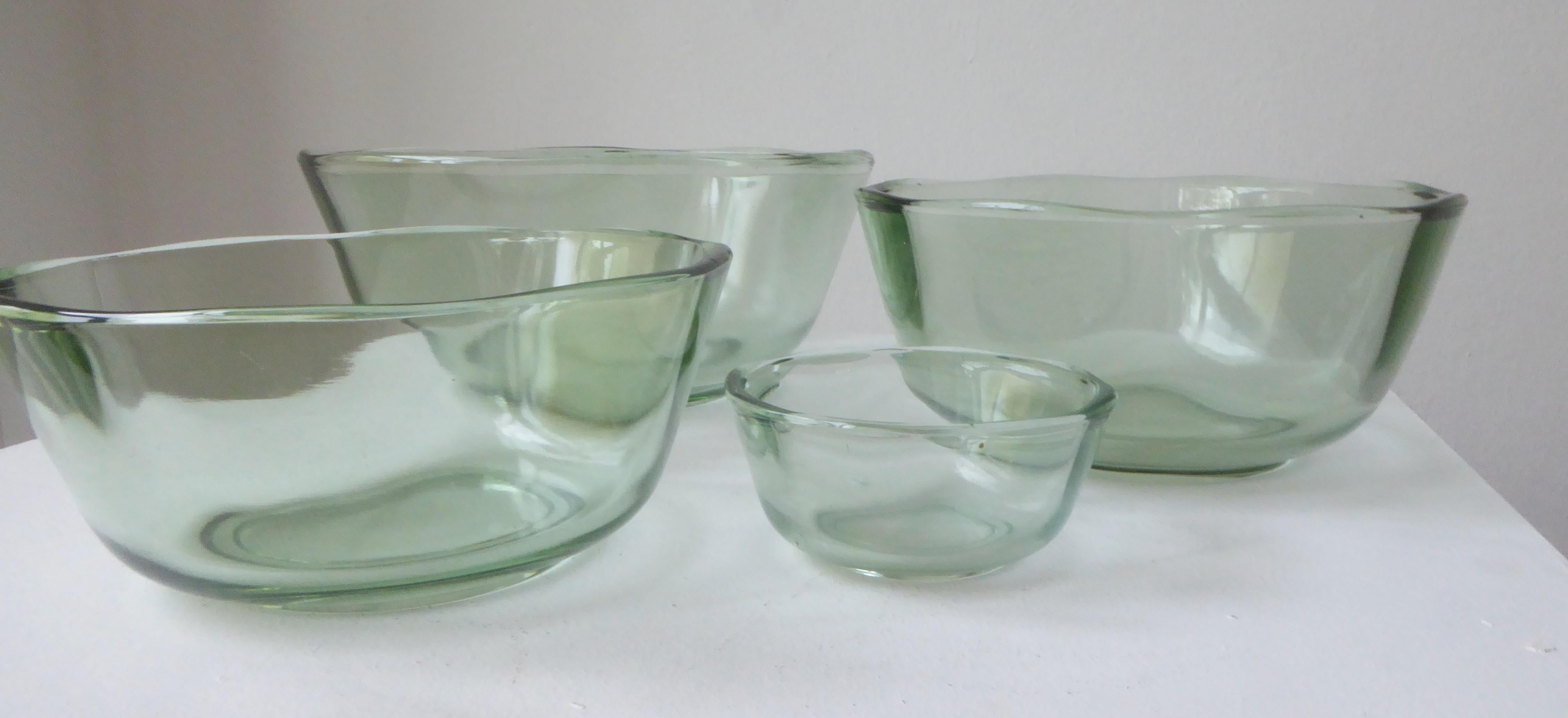 Set of 4 Bowls Model Erbach by Wilhelm Wagenfeld 1938, Early Production For Sale 1