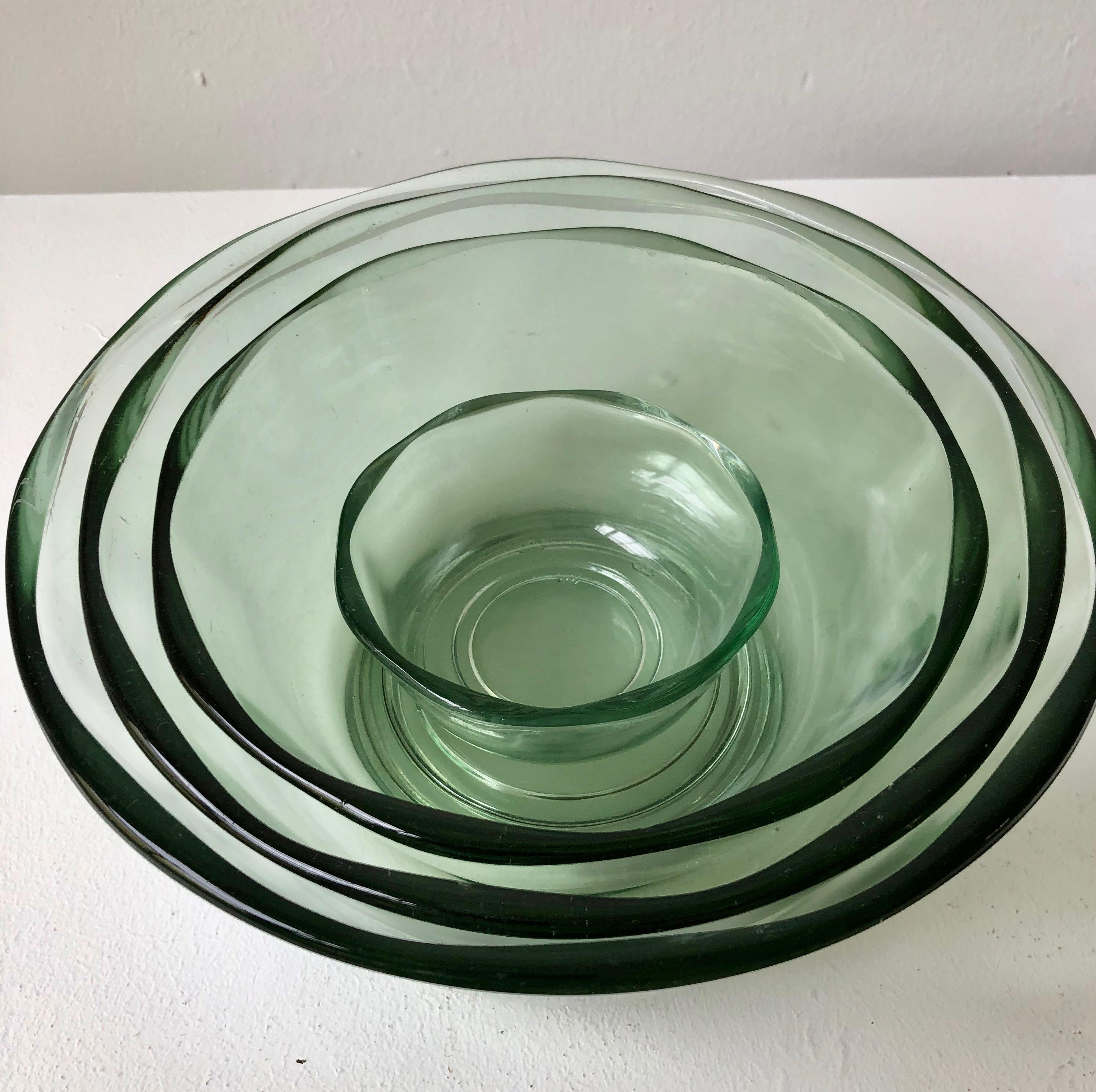 Rare set of 4 bowls, mod. Erbach designed by Wilhelm Wagenfeld and manufactured by Vereinigte Lausitzer Glaswerke. Design 1938 and production in the 1930ies, all bowls with pressed mark of Vereinigte Lausitzer Glaswerke in form of a rhomb. Size of