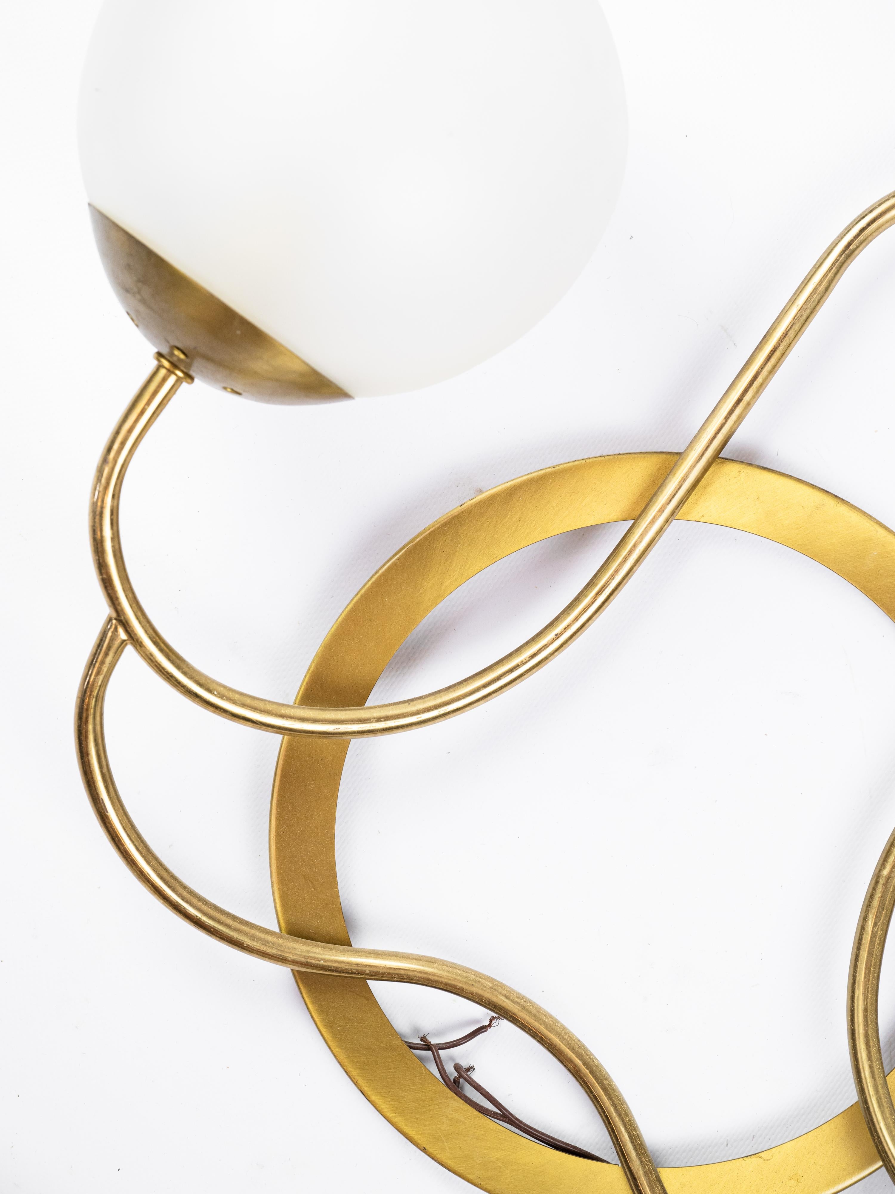 Ensemble de 4 appliques en laiton et verre dépoli circa 1970 Bon état - En vente à Monaco, MC