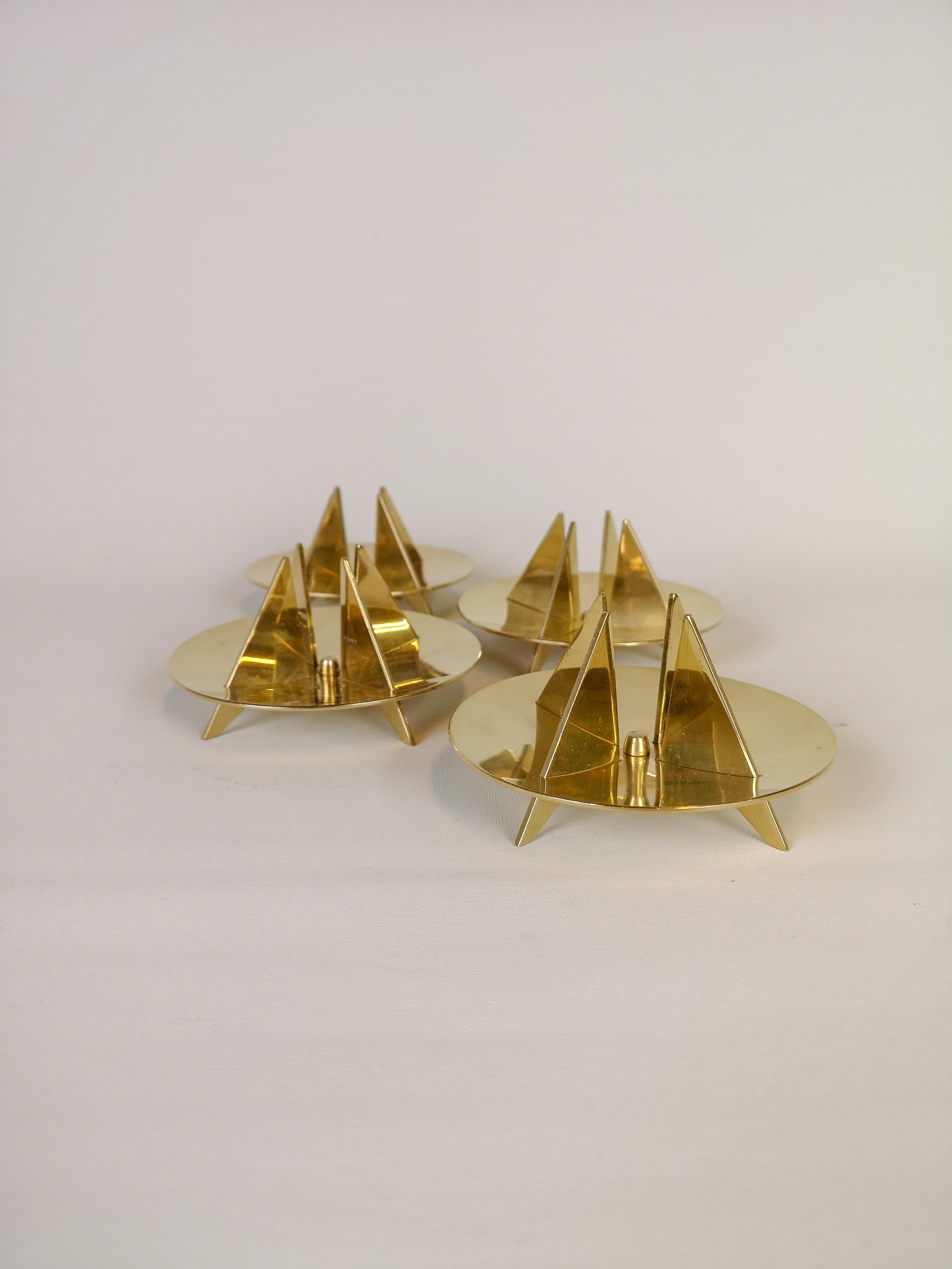 Wonderful sculptured brass candleholders made out of brass. These ones were manufactured in Sweden at Skultuna and Designed by Pierre Forssell.
Good vintage condition with some wear scratches
Measures: H 6 cm, D 10 cm.
 


Good vintage