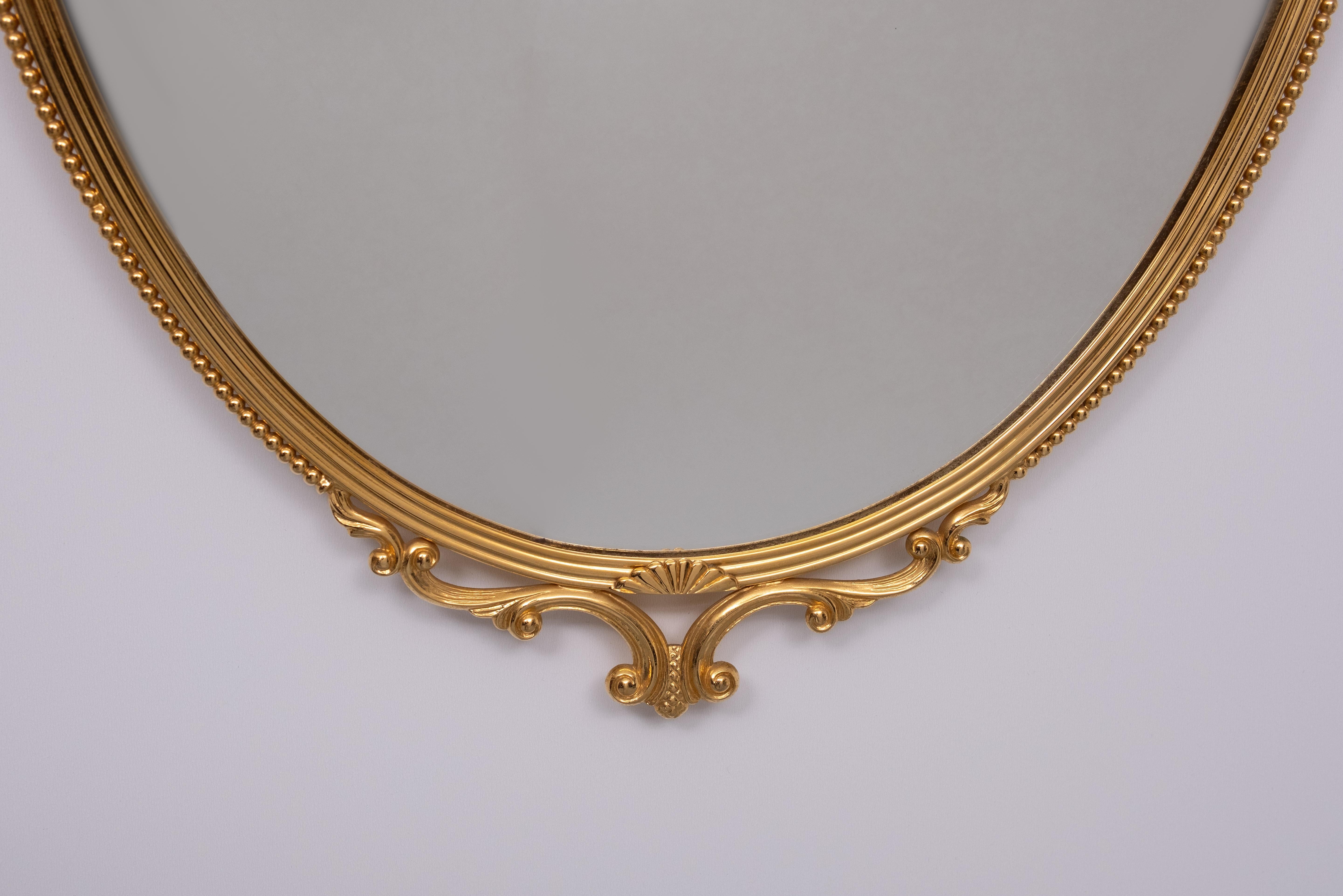 Francese set di 4 specchi da parete in ottone a forma di medaglione classico  1970s in vendita