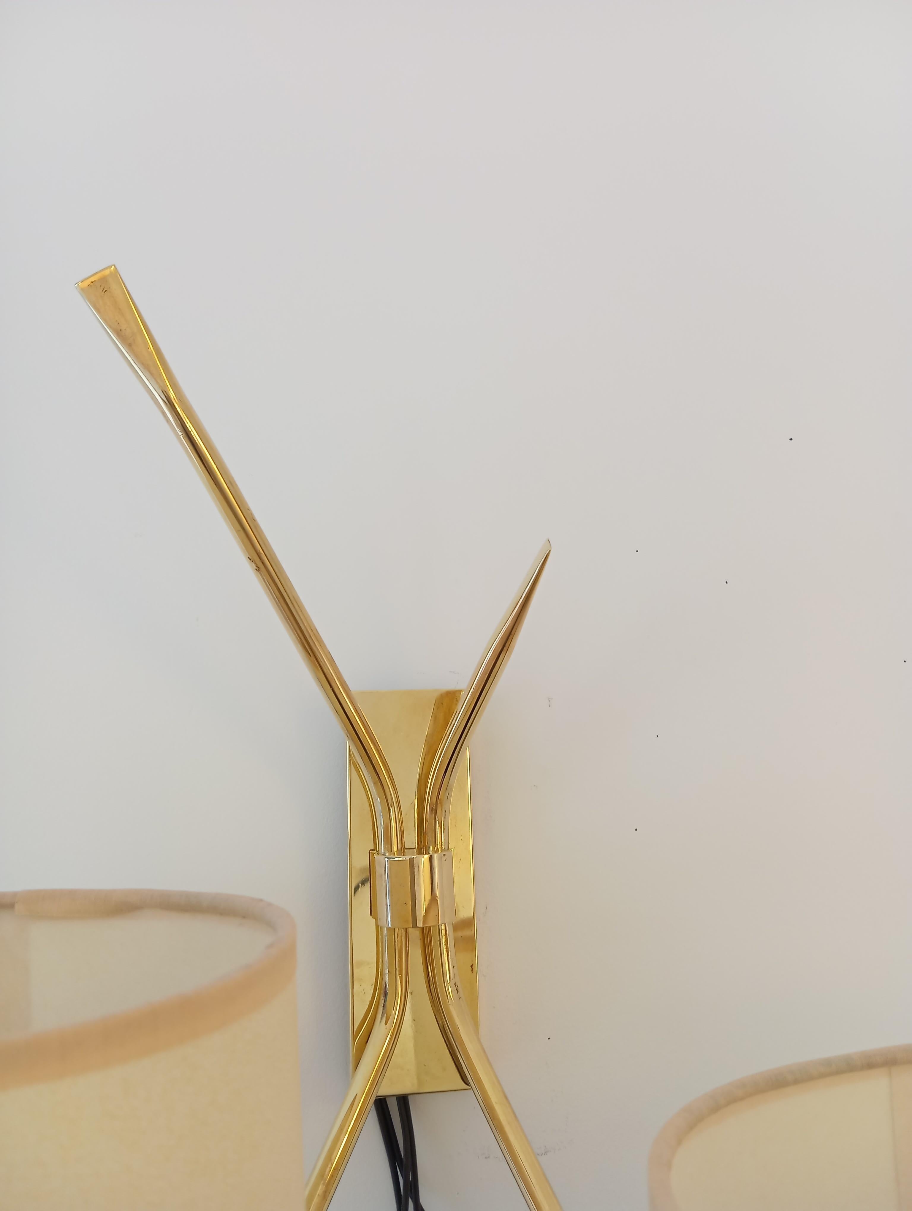 Juego de 4 apliques de latón, Maison Lunel circa 1950 en venta 3