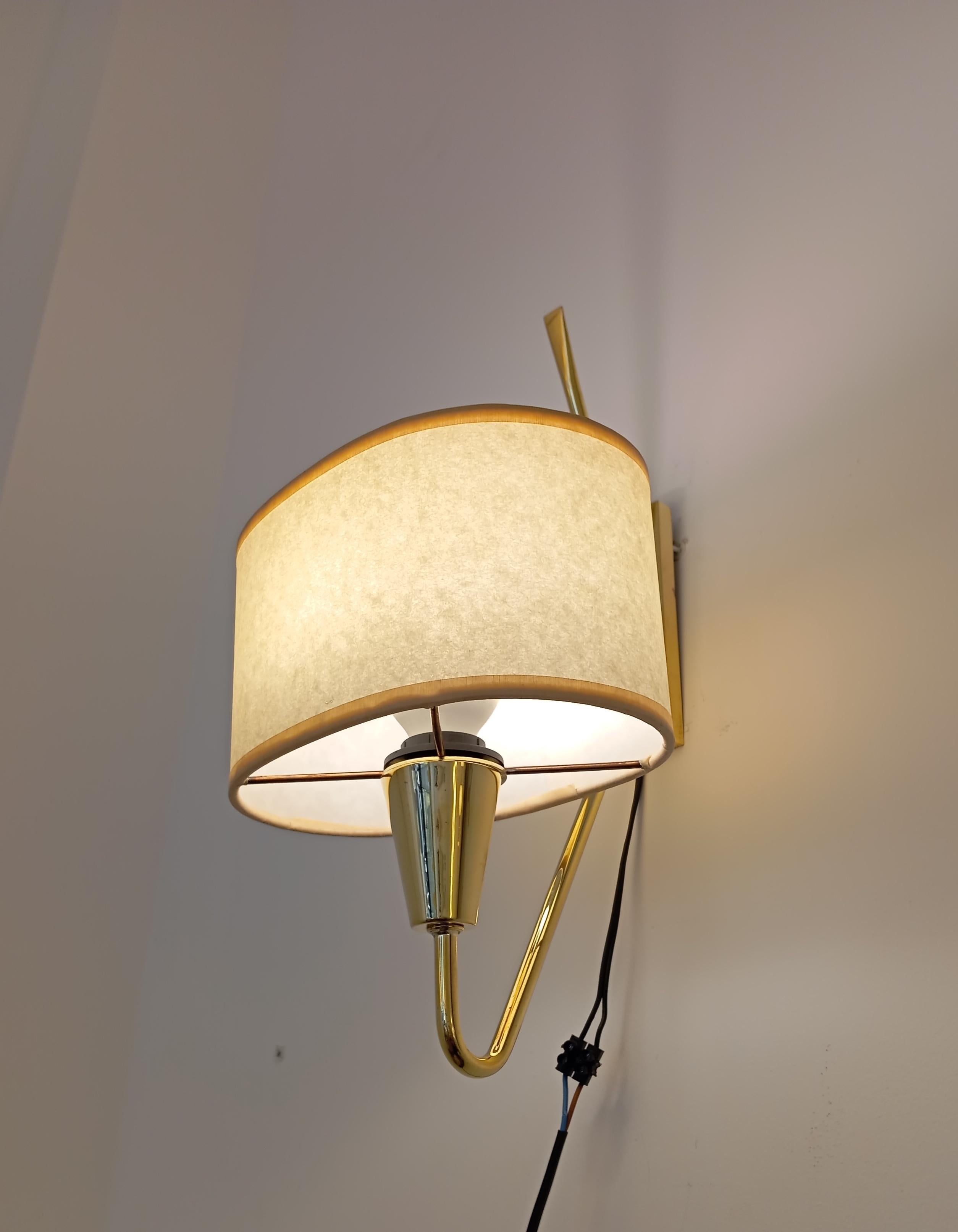 Juego de 4 apliques de latón, Maison Lunel circa 1950 en venta 7