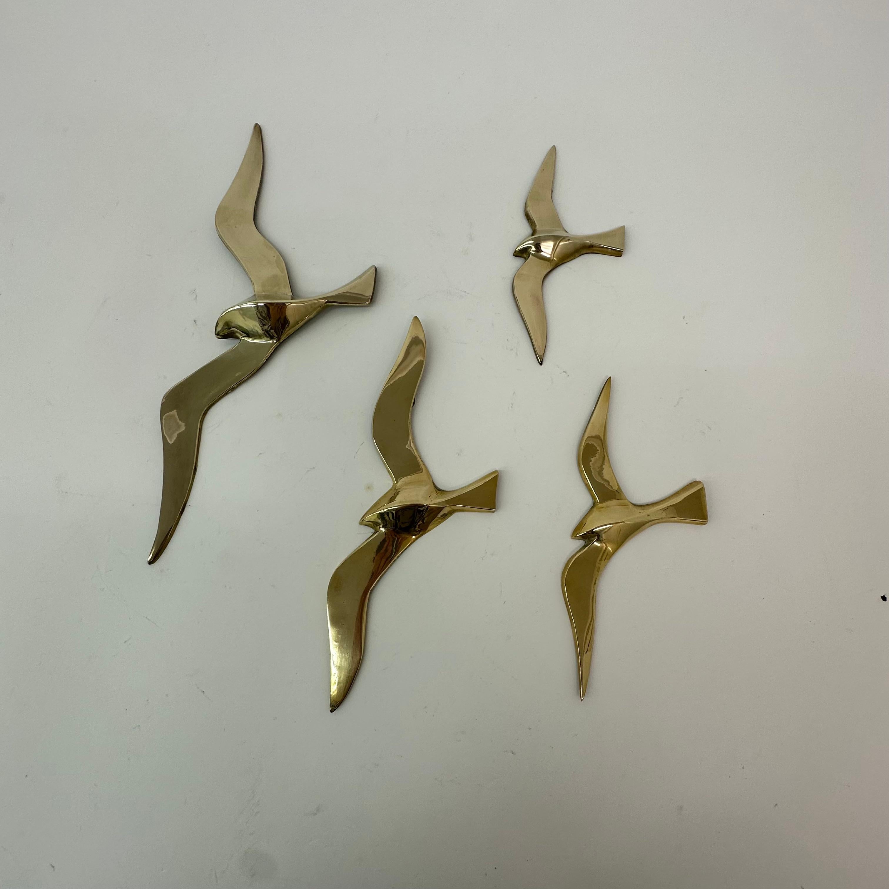 Set of 4 brass wall sculpture birds , 1970’s In Good Condition For Sale In Delft, NL