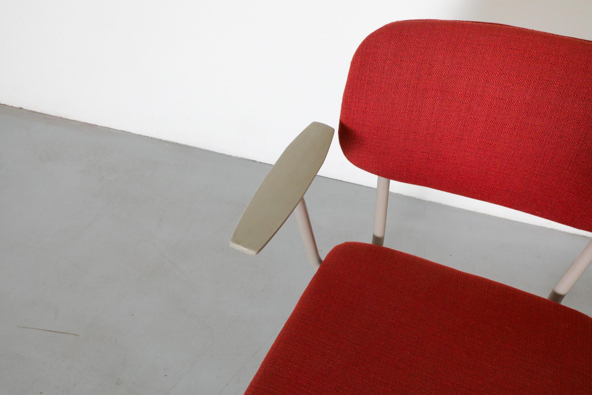 Set di 4 poltrone imbottite Ahrend de Cirkel rosso mattone con struttura grigio chiaro in vendita 4