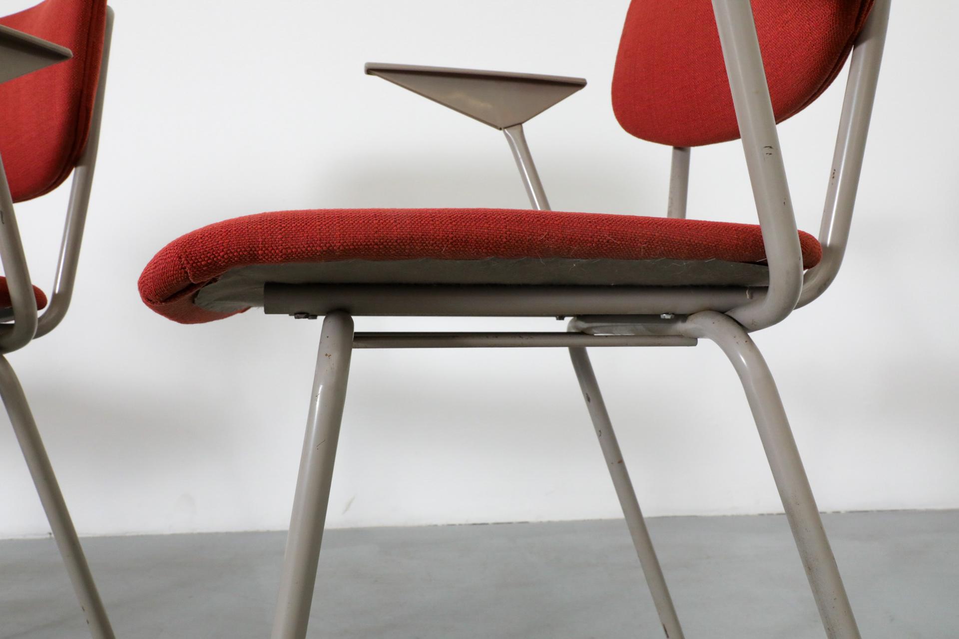 Set di 4 poltrone imbottite Ahrend de Cirkel rosso mattone con struttura grigio chiaro in vendita 8
