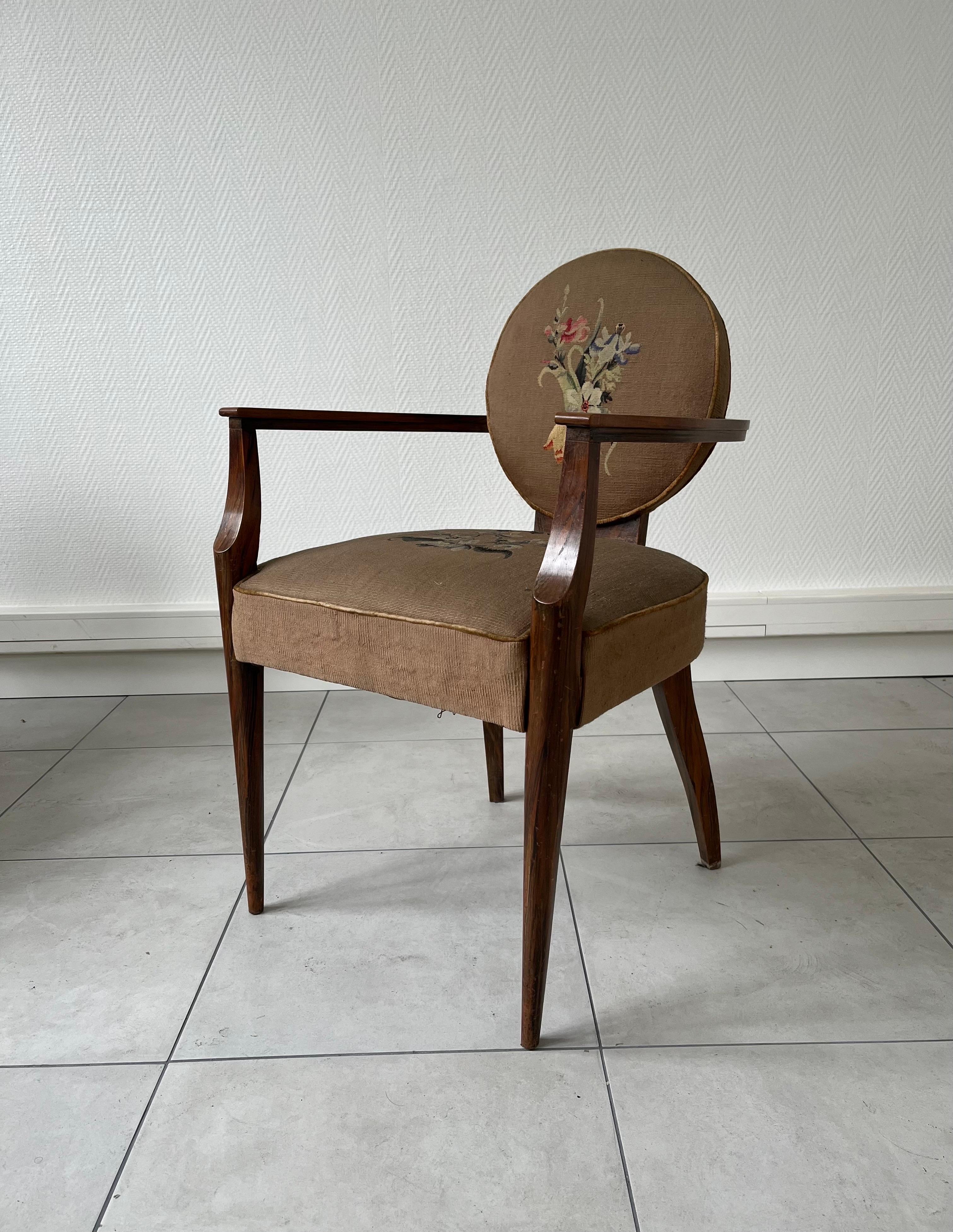 Set di 4 poltrone a ponte in legno di palissandro con la loro tappezzeria originale ad ago, di Jean Pascaud, Francia, circa 1937.
Possibilità di vendita in coppia.