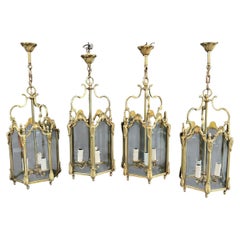 Set di 4 lanterne in bronzo e vetro in stile Luigi XV, intorno al 1950