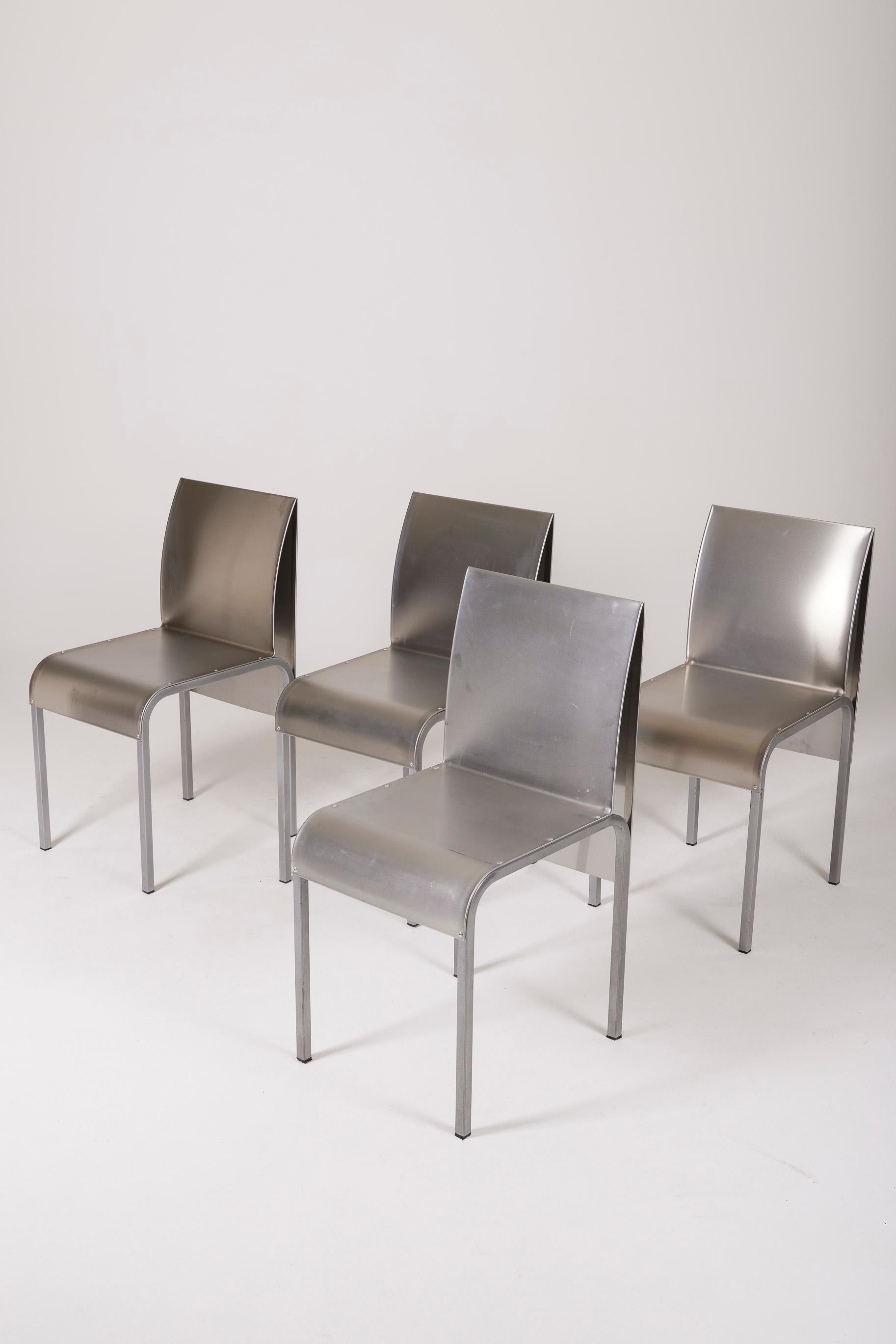 Set of folded aluminum dining table chairs from the 90s. Slight signs of age. These chairs will perfectly complement furniture from the 70s and 80s by designers such as Pierre Paulin, Afra and Tobia Scarpa, Michel Ducaroy, Philippe Starck, Martin