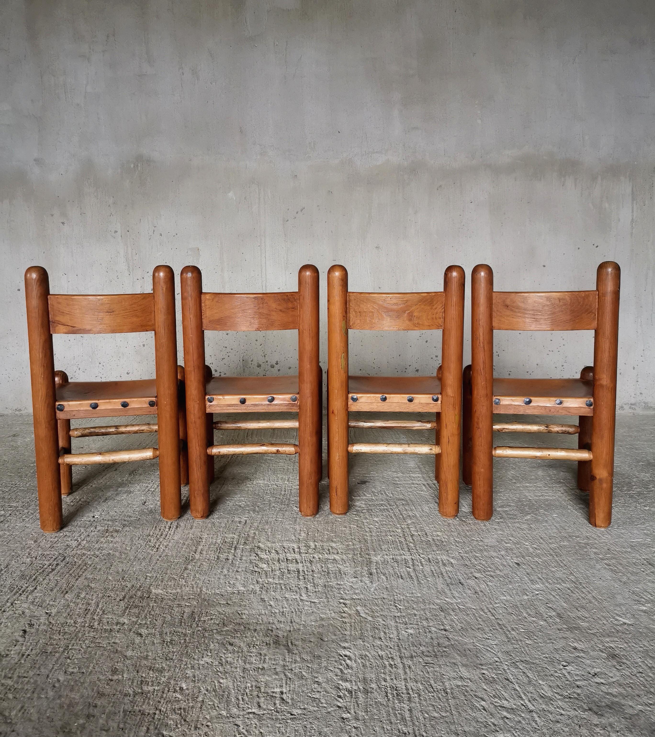 French Set of 4 Brutalist and Sculptural dining chairs in the style of Charles Dudouyt For Sale