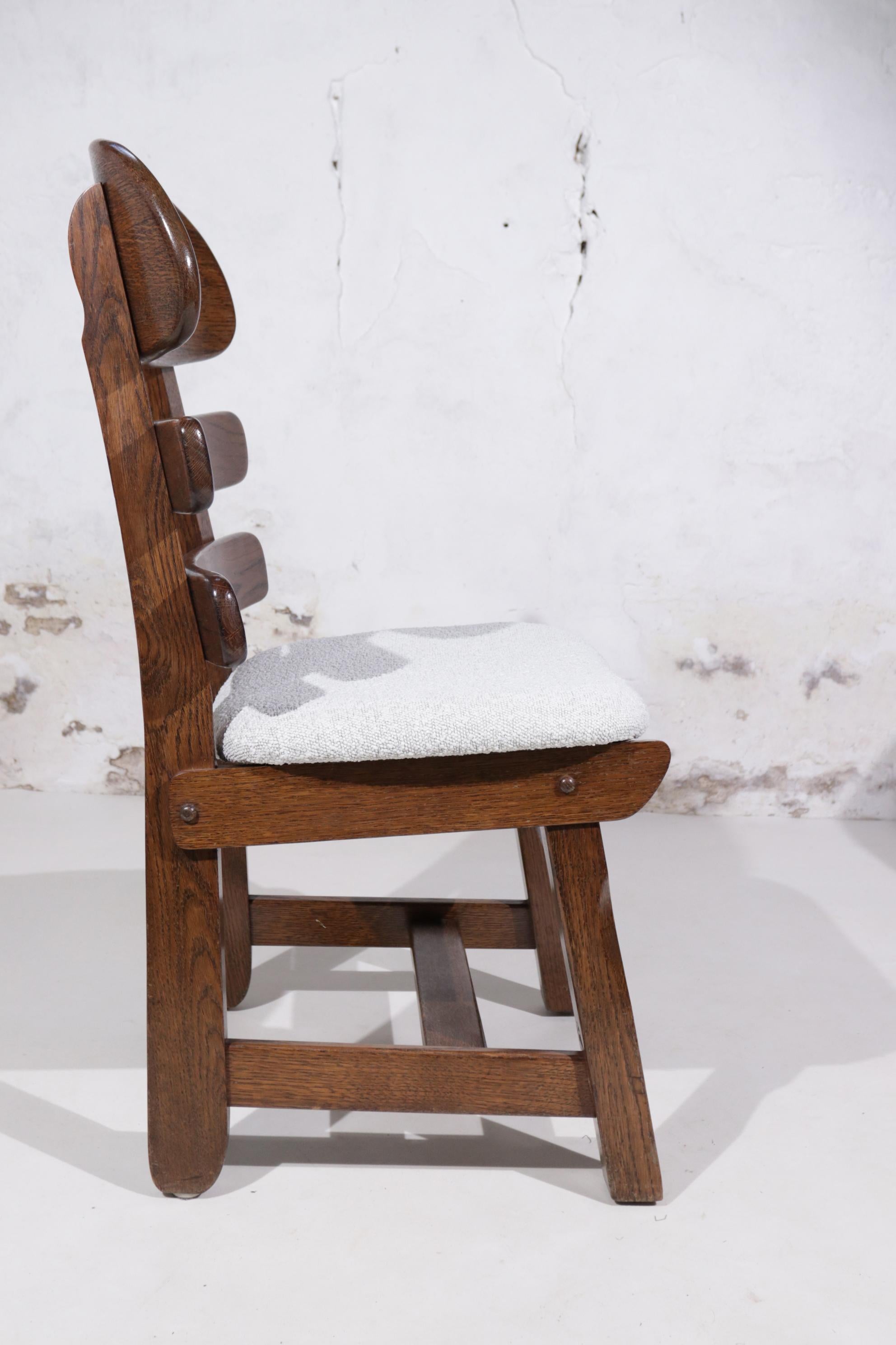 Set of 4 Brutalist Fishbone Chairs Spanish Oak Boucle For Sale 5