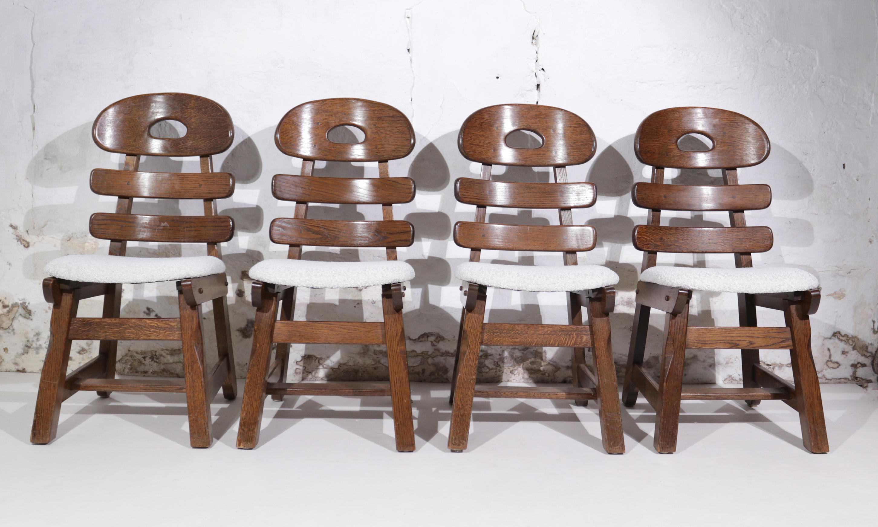 Set of 4 Brutalist Fishbone Chairs Spanish Oak Boucle For Sale 11