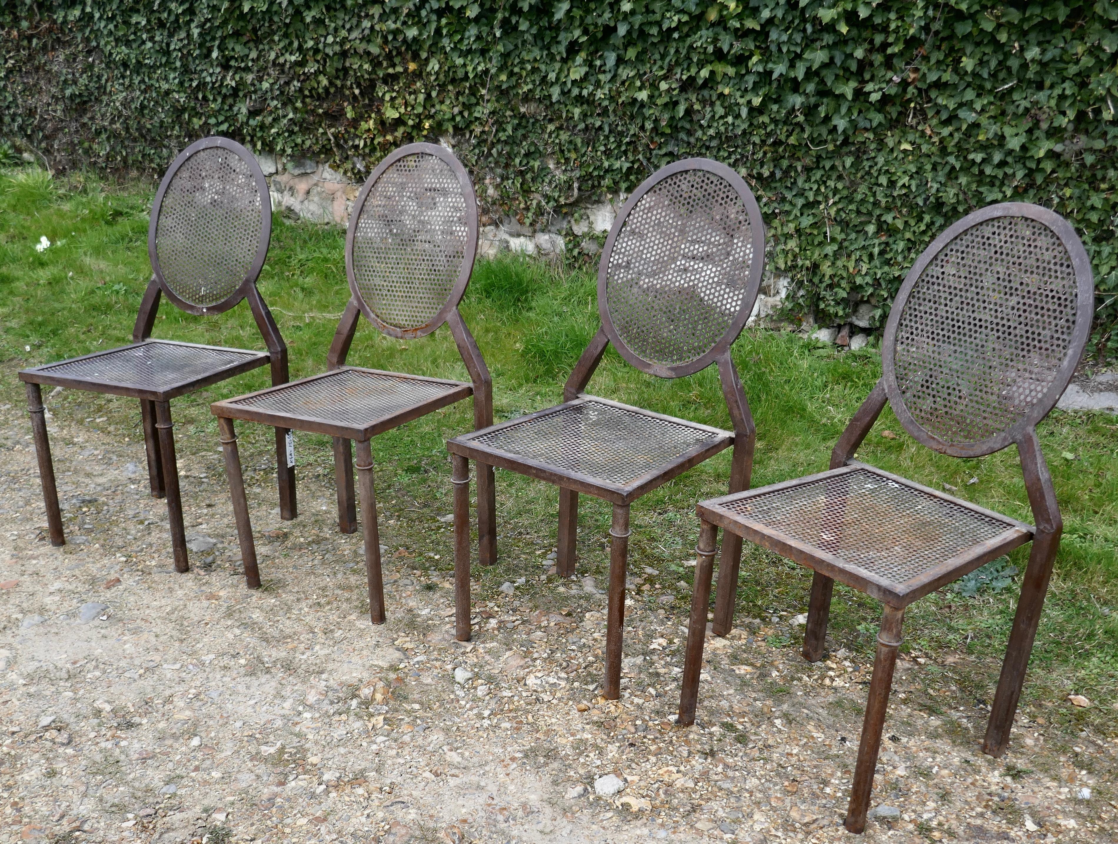 Set of 4 Brutalist Iron Stacking Dining Chairs In Good Condition For Sale In Chillerton, Isle of Wight