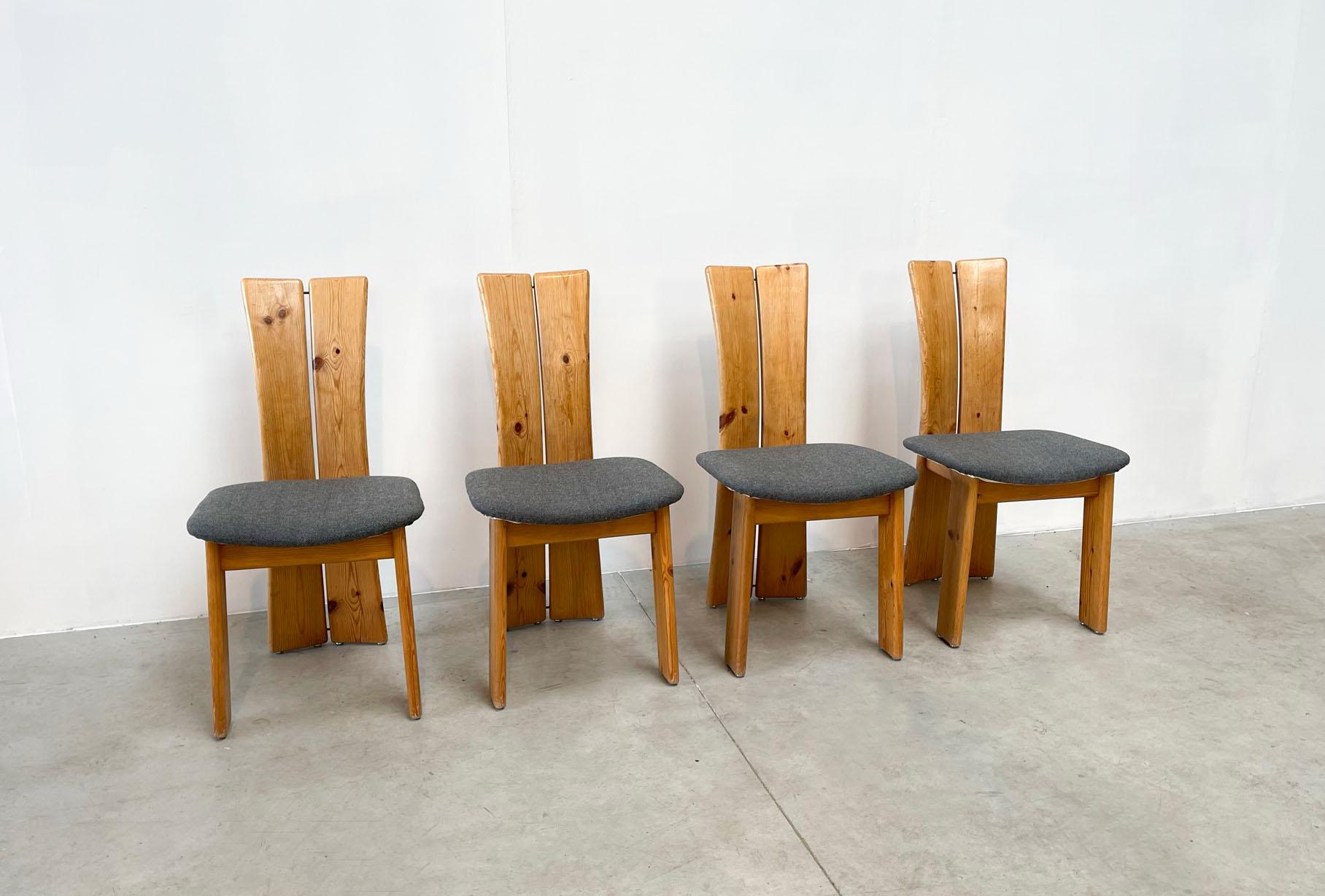 Late 20th Century Set of 4 Brutalist Oak Chairs For Sale