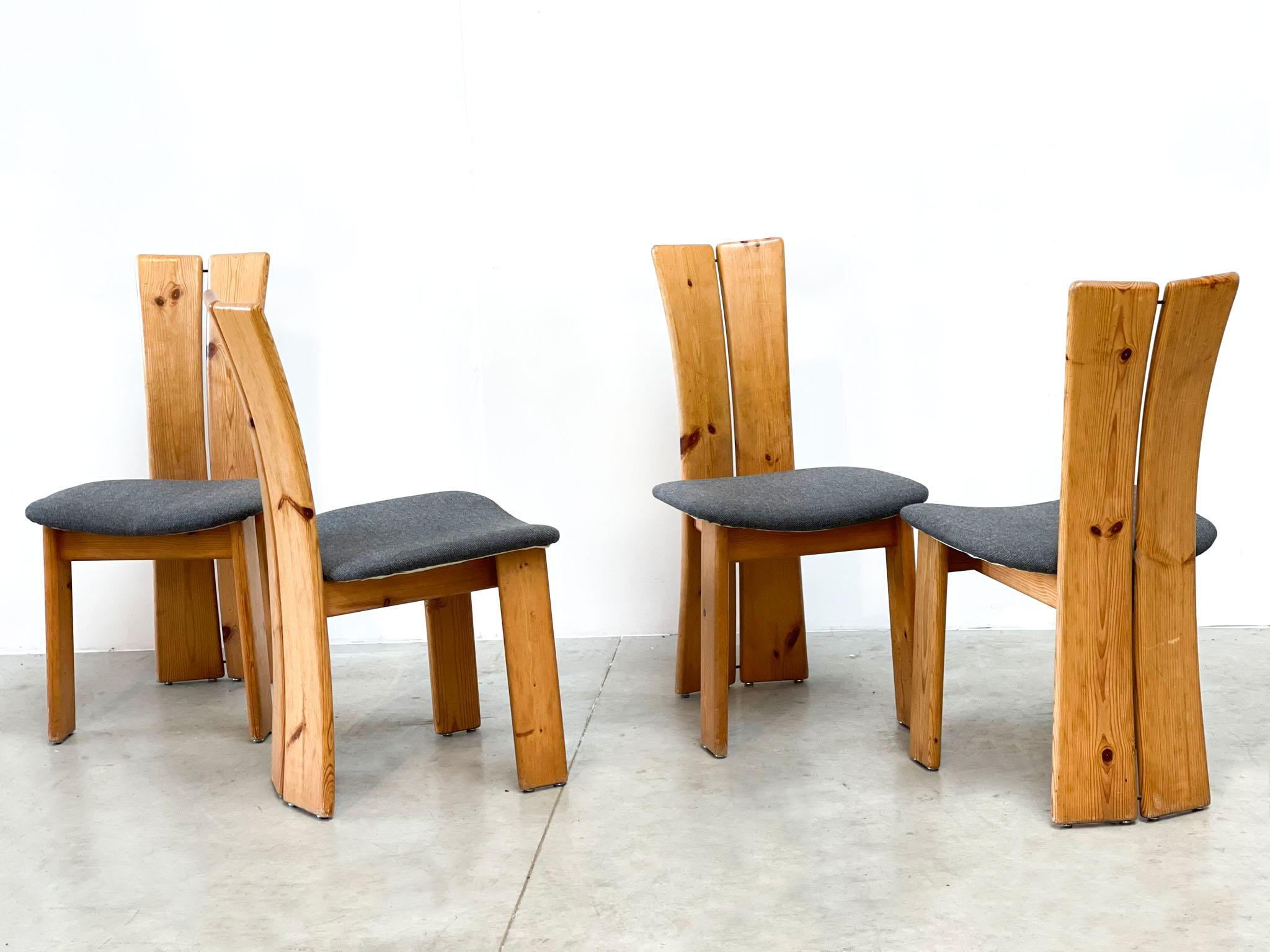 Set of 4 Brutalist Oak Chairs For Sale 1