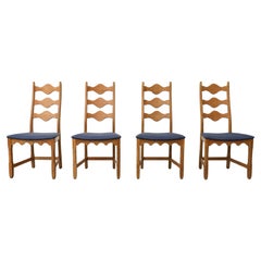 Juego de 4 sillas de comedor con respaldo decorativo de roble Brutalista de Henning Kjaernulf