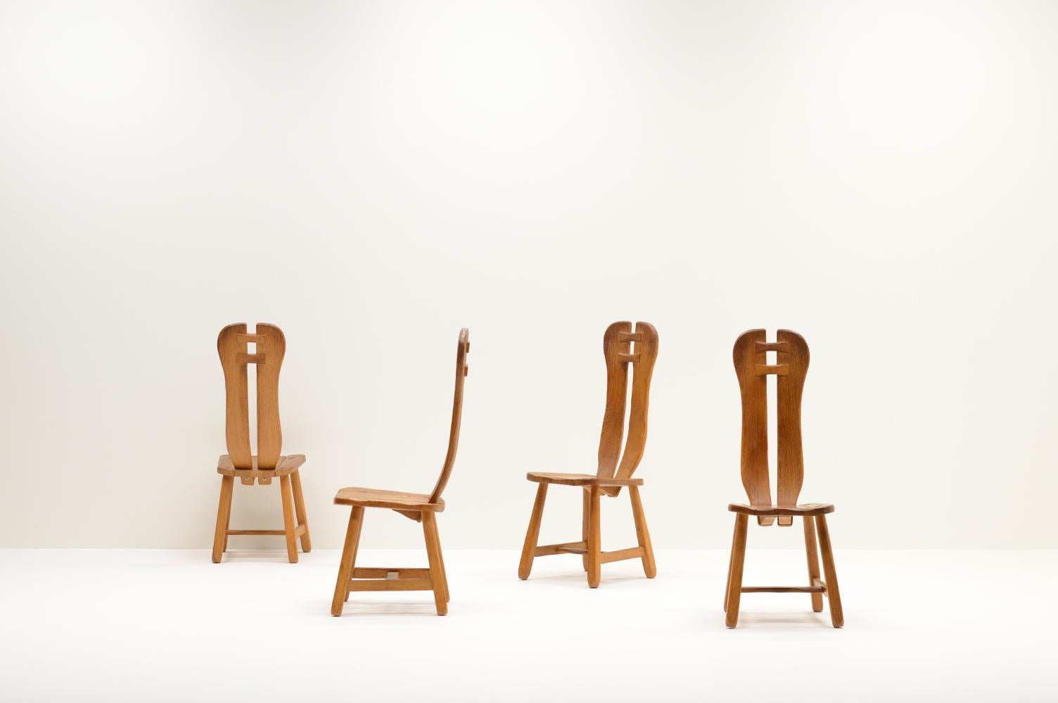 Set of 4 brutalist oak dining chairs made by Kunstmeubelen de Puydt, Belgium, 1970s. The chairs are made from solid oak. In good vintage condition. Price is for the set of 4. 

Request a quote for the latest shipping rates.