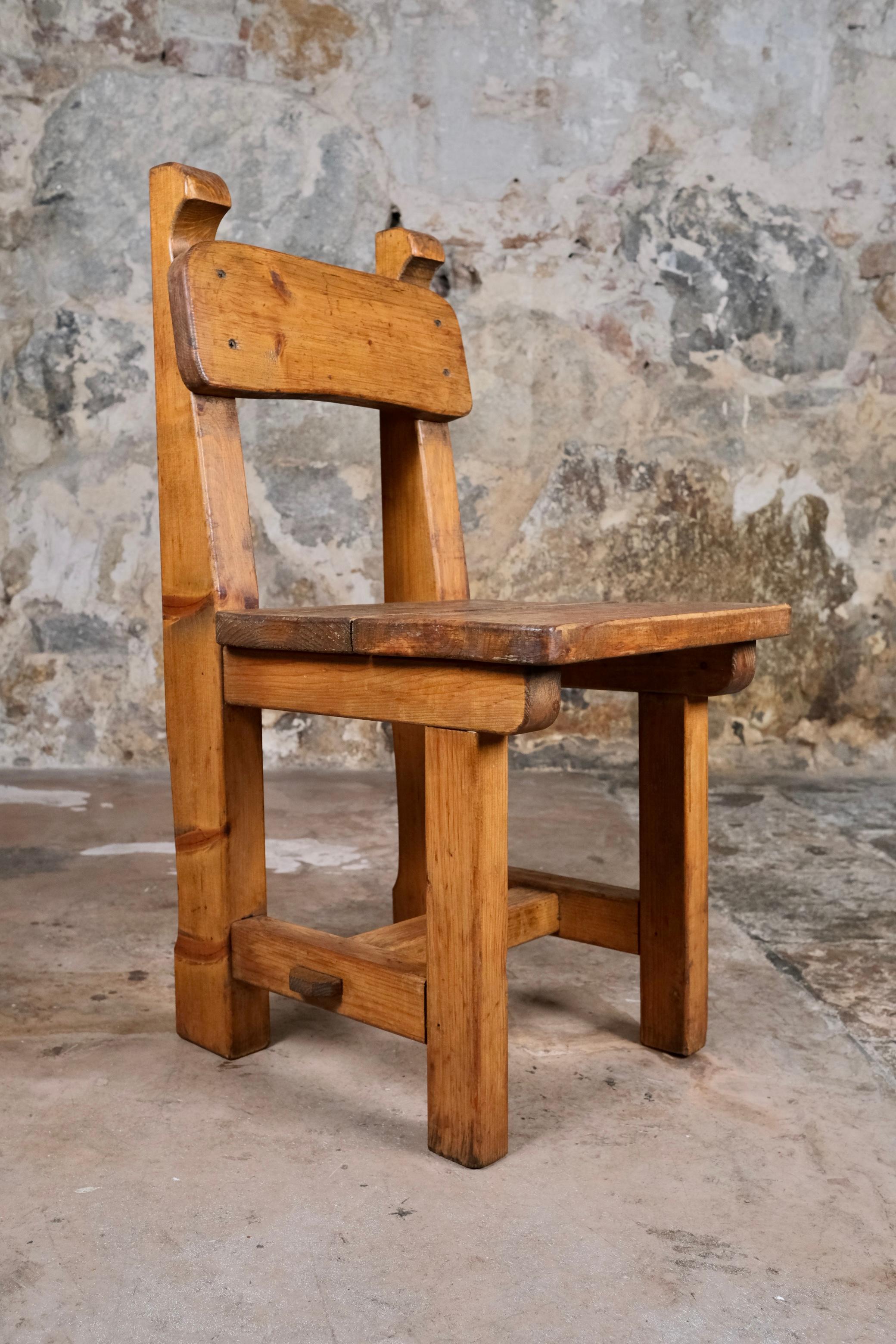 Set di 4 sedie brutaliste in pino, made in Italy, anni '60 In condizioni buone in vendita a Lyon, FR