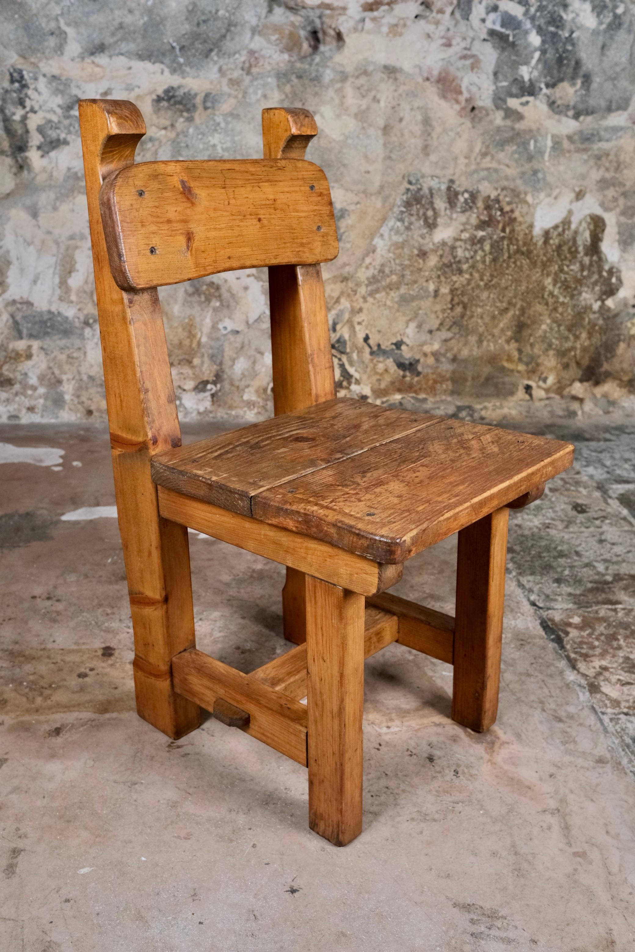Metà XX secolo Set di 4 sedie brutaliste in pino, made in Italy, anni '60 in vendita