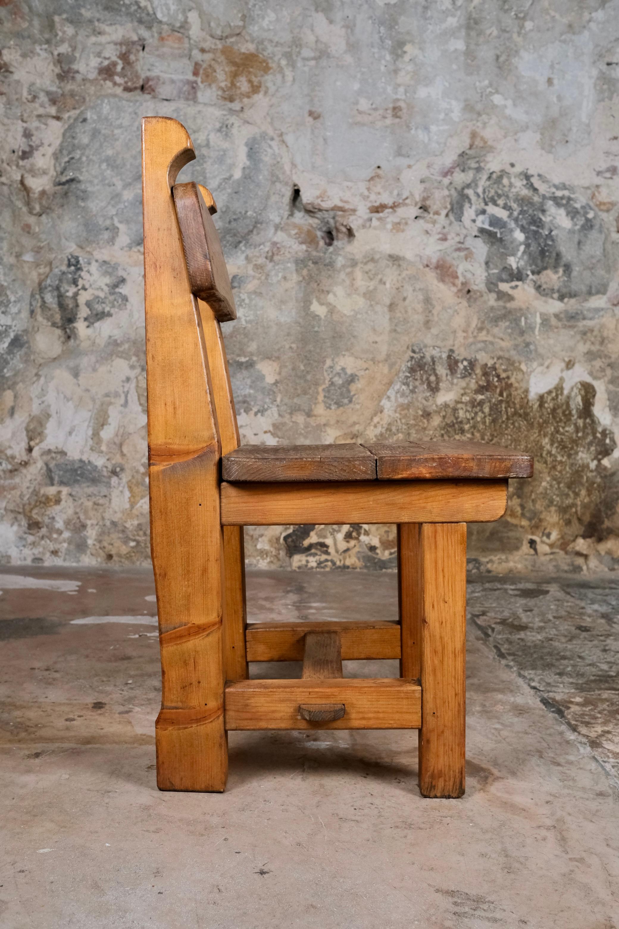Legno Set di 4 sedie brutaliste in pino, made in Italy, anni '60 in vendita