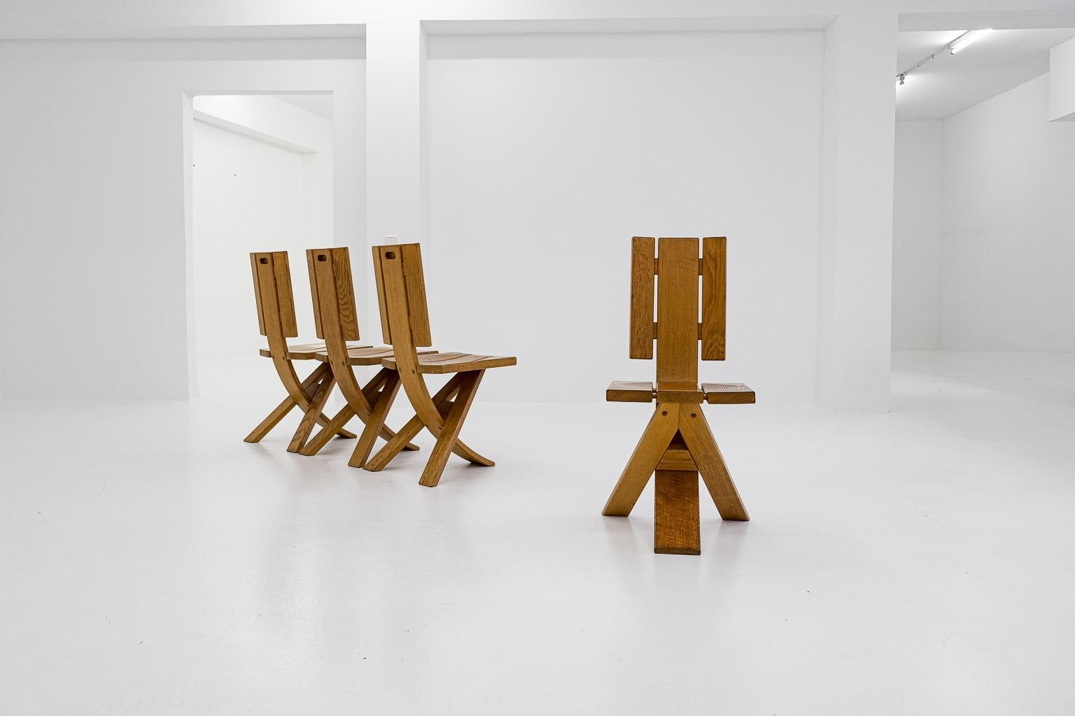 Mid-Century Modern Set of 4 brutalist, sculptural Ebénisterie Seltz dining chairs, France, 1970s For Sale