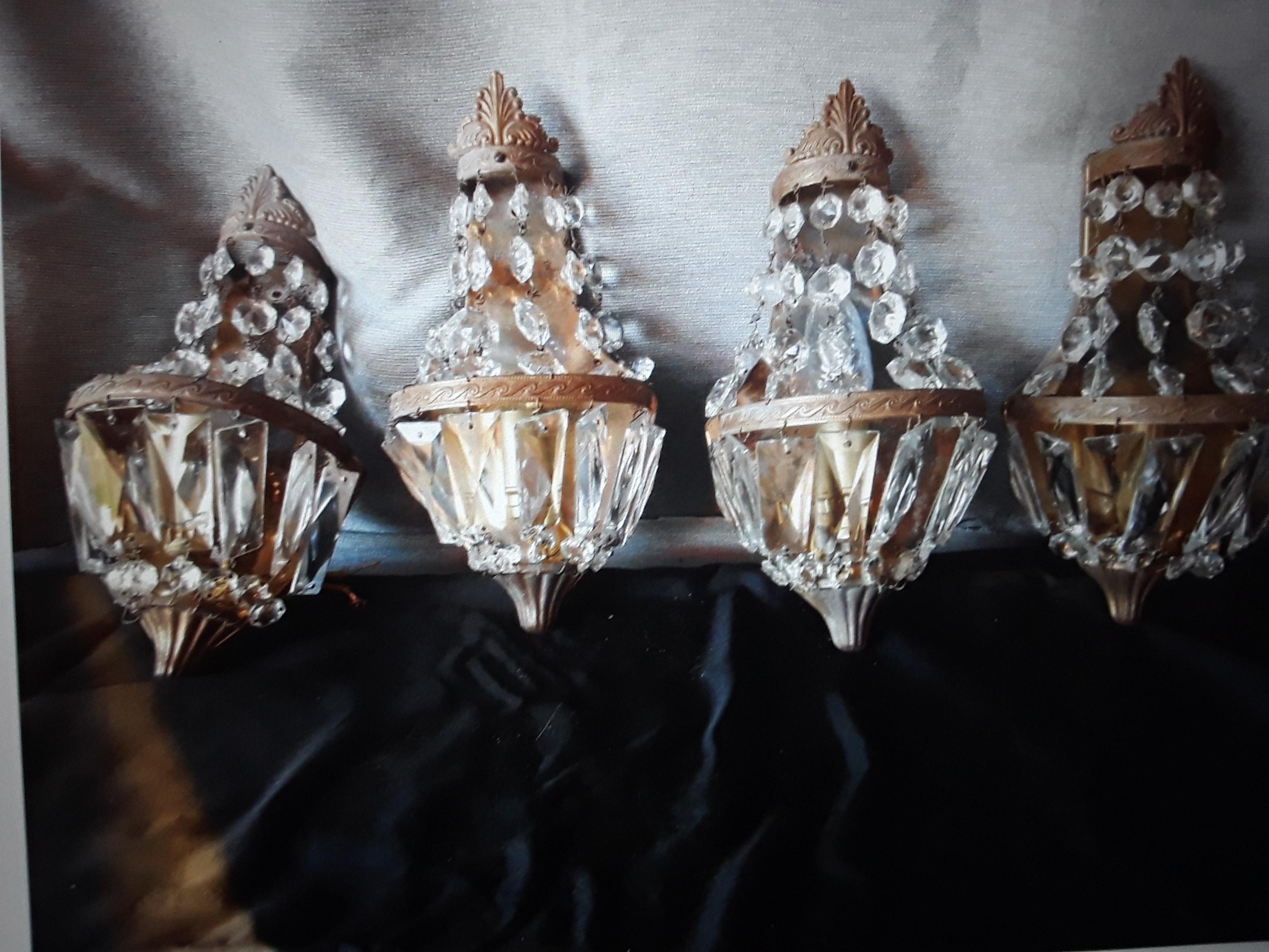 Satz von 4 c1920's Französisch Louis XVI-Stil Bronze w / Cascading Crystal Wandleuchter im Angebot 5