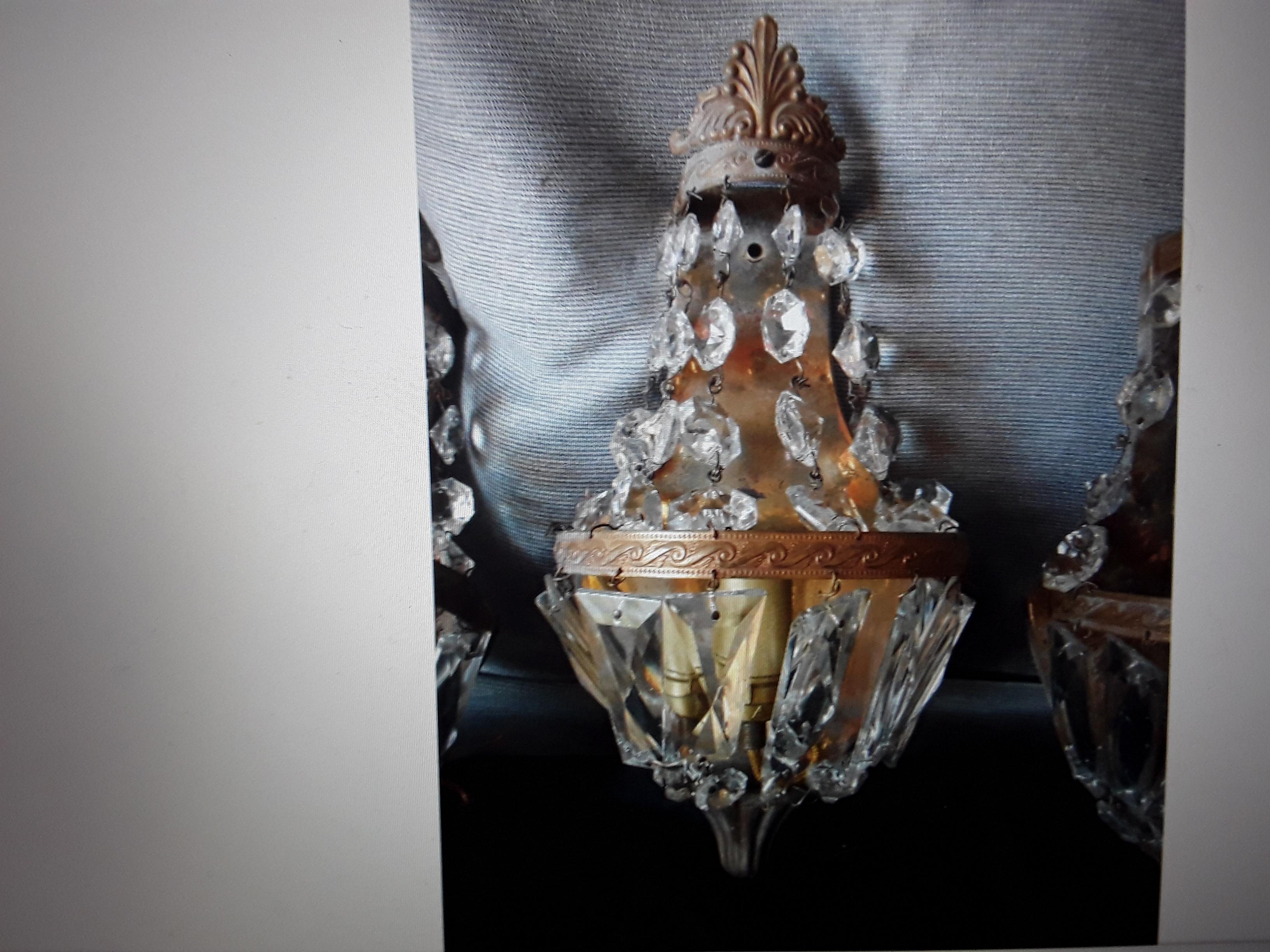 Satz von 4 c1920's Französisch Louis XVI-Stil Bronze w / Cascading Crystal Wandleuchter im Zustand „Gut“ im Angebot in Opa Locka, FL