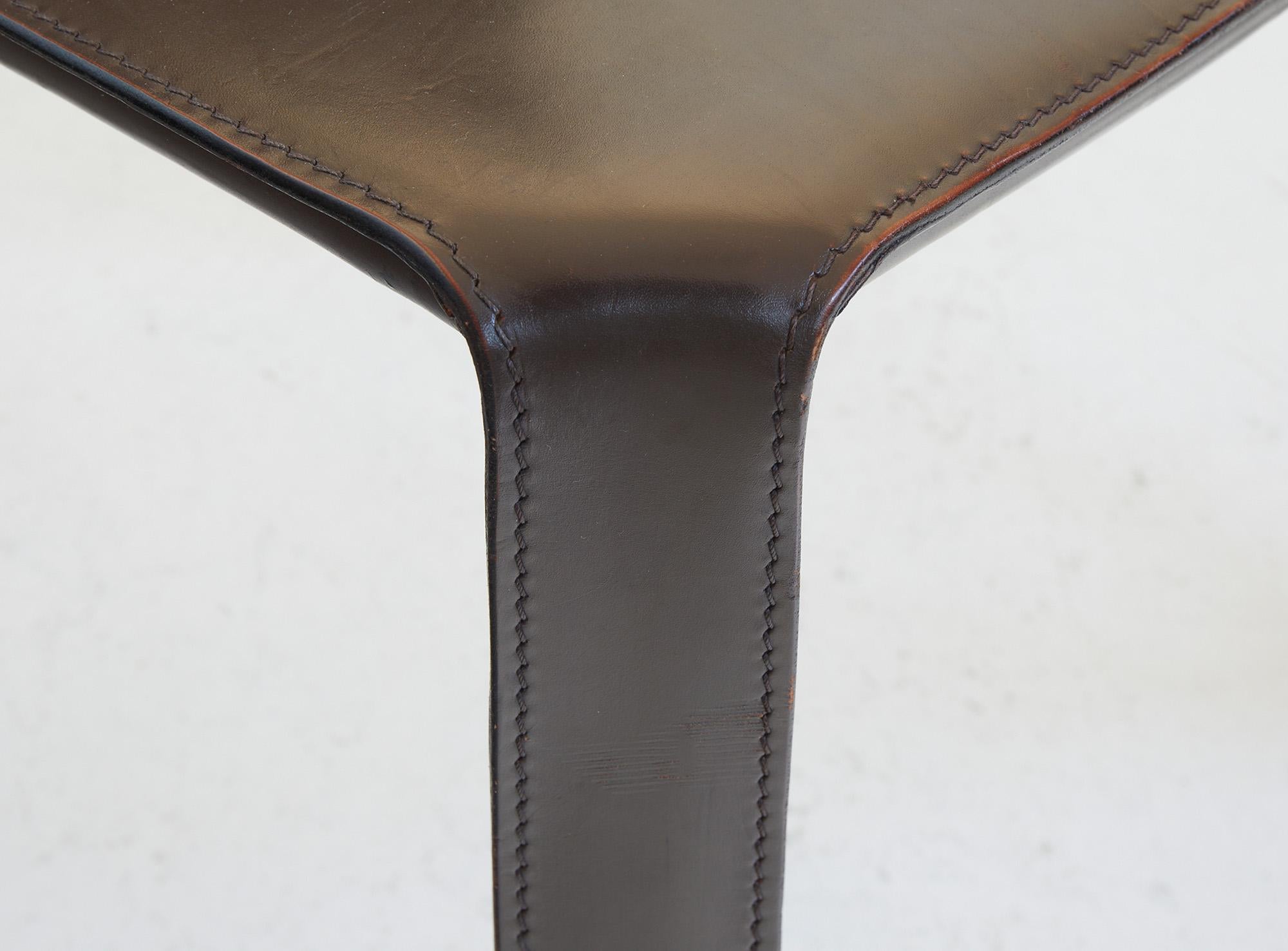 Fin du 20e siècle Ensemble de 4 chaises de salle à manger en cuir chocolat CAB 412 par Mario Bellini, Cassina 1980 en vente