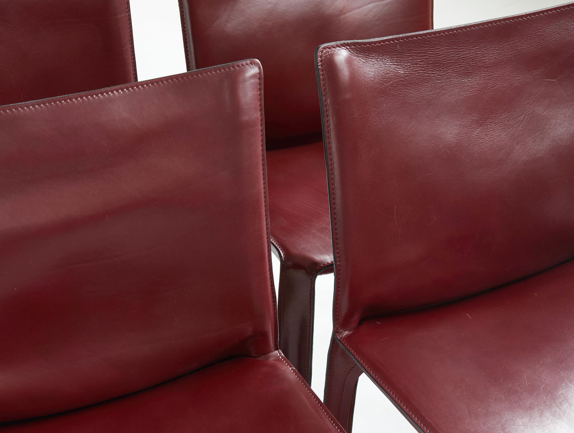 italien Ensemble de 4 chaises CAB en cuir bordeaux de Mario Bellini pour Cassina, Italie  en vente