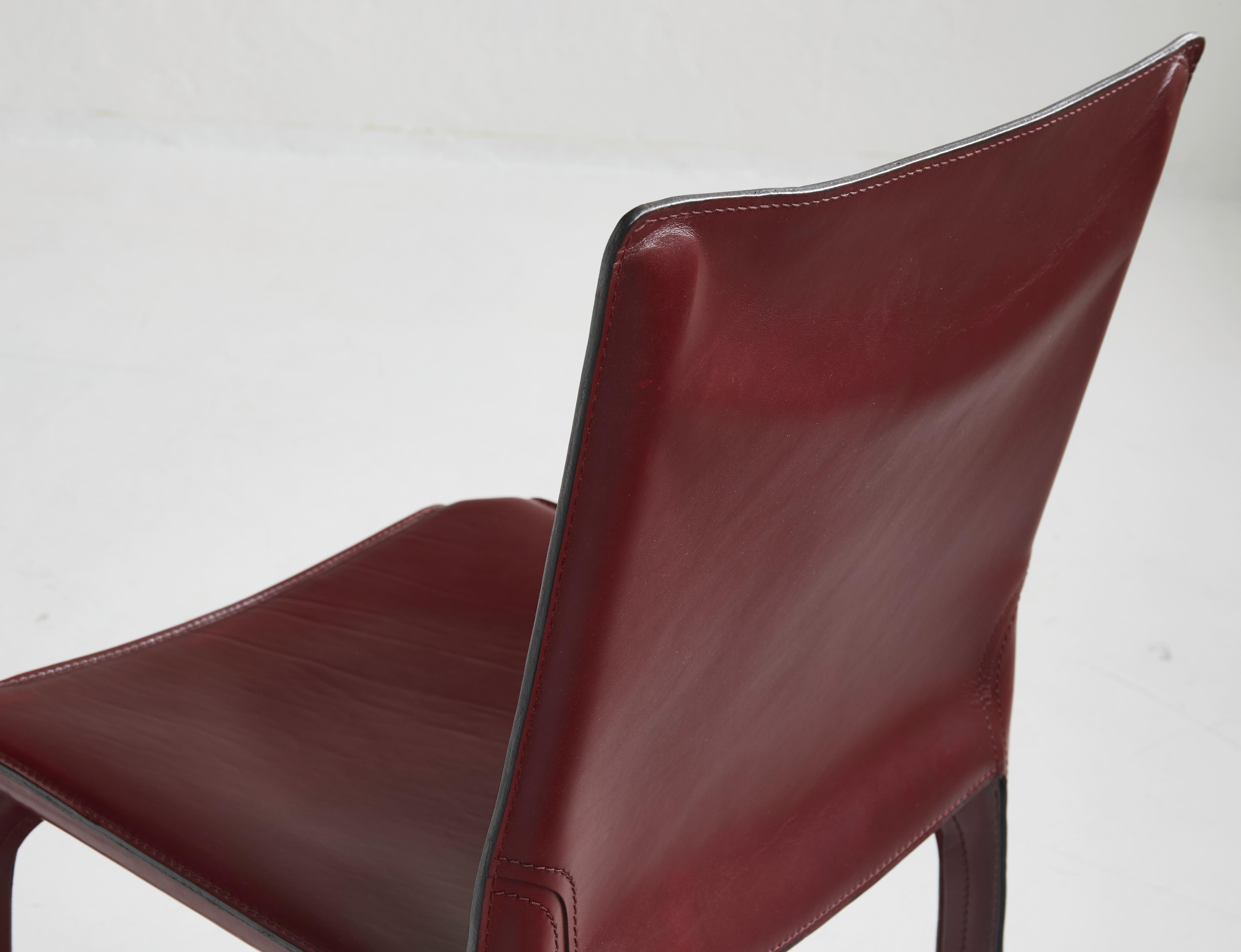 Set of 4 CAB burgundy leather chairs by Mario Bellini for Cassina, Italy  In Good Condition In Renens, CH