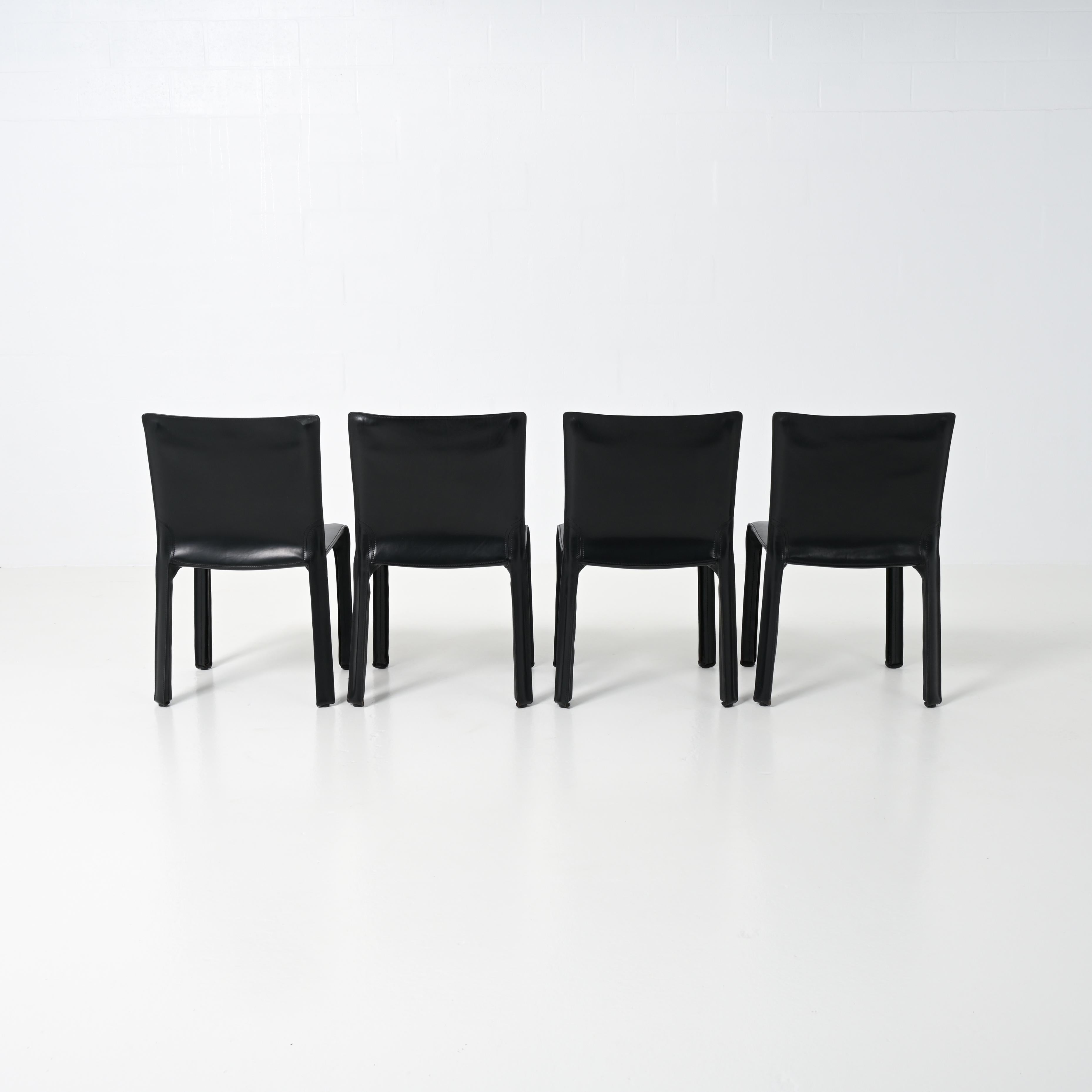 Acier Ensemble de 4 chaises CAB de Mario Bellini pour Cassina en vente