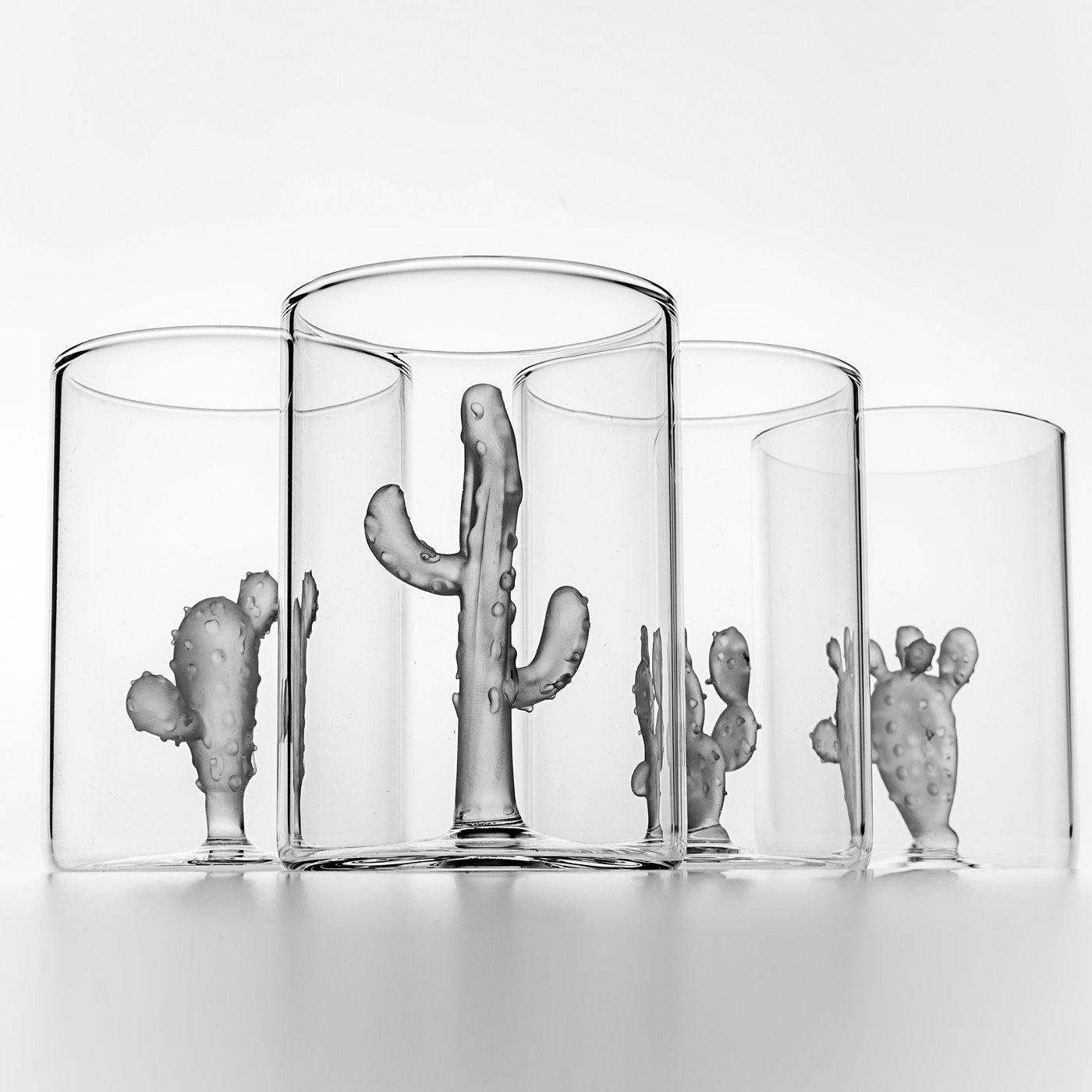 Fun yet classy. Conceived to recreate the atmosphere of a garden and inspired by the desert, this collection of glasses is handcrafted in Venice.
