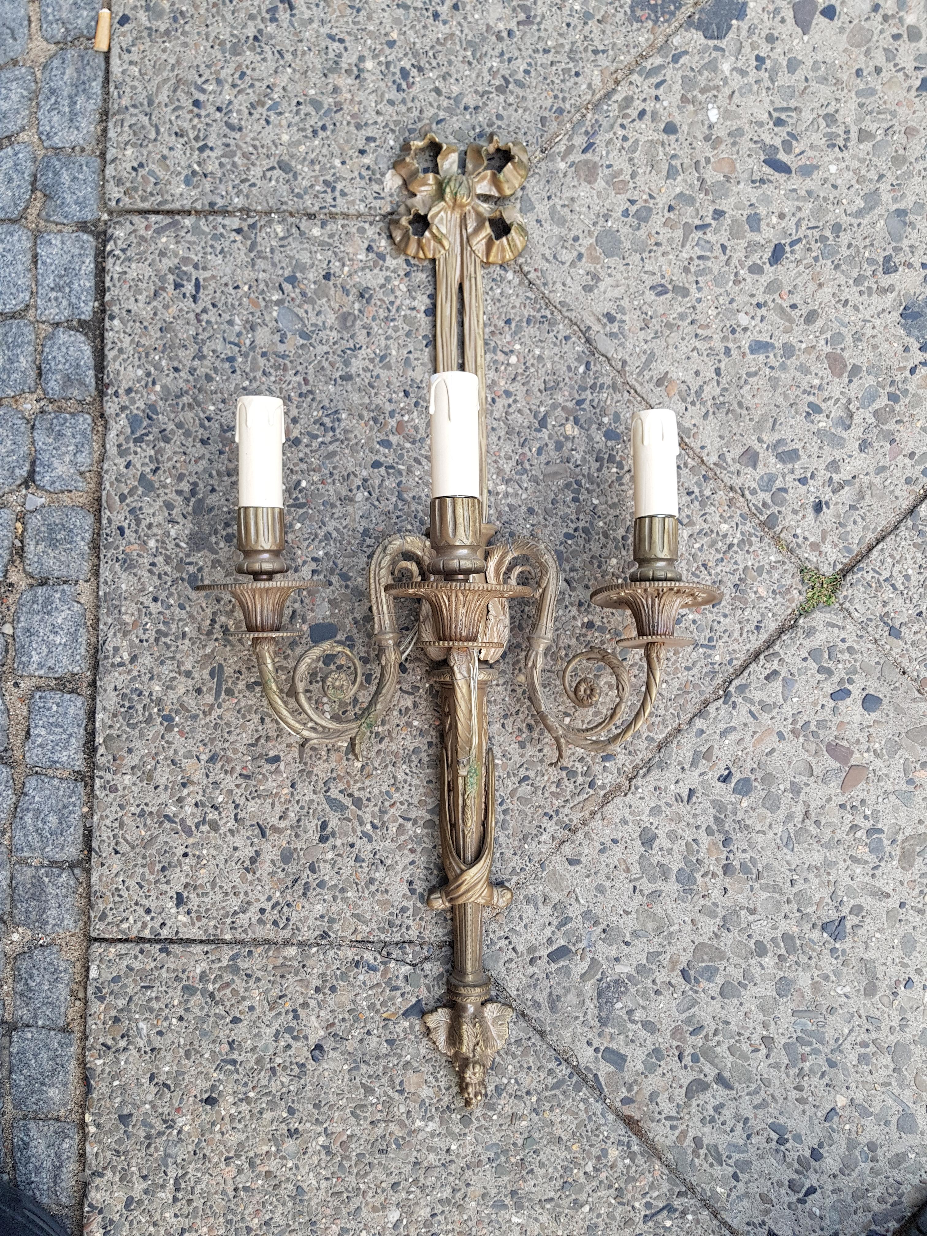 Set of 4 candlesticks wall lights
Measurements:
Height 67 cm
Diameter 25 cm
Date of manufacture circa 1930
Restored and rewired. PAT tested. Ready to hang.

 Set of 4 candlesticks wall lights sconce wall light.