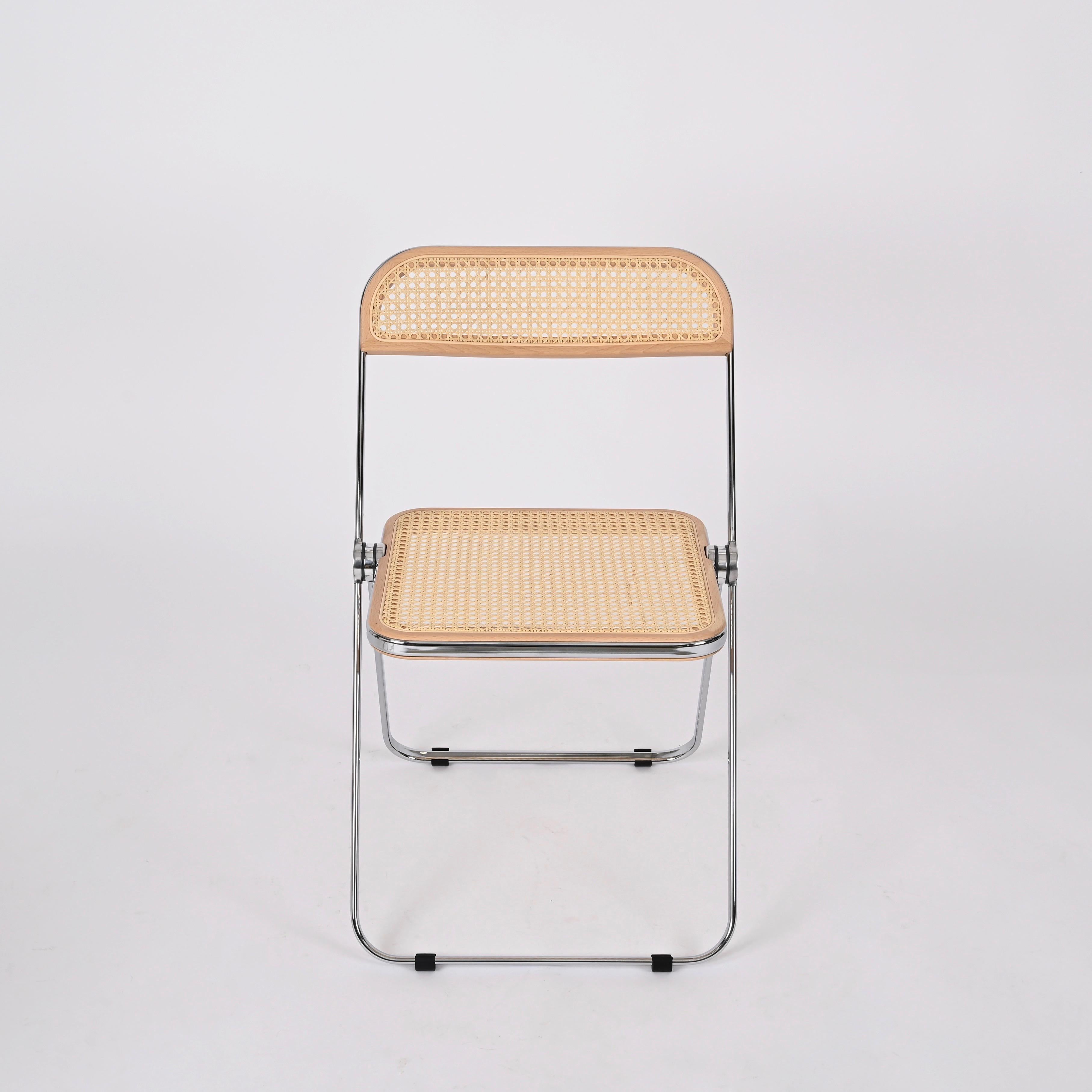Mid-Century Modern Ensemble de 4 chaises italiennes « Plia » en rotin et chrome, Piretti pour Castelli, 1970 en vente
