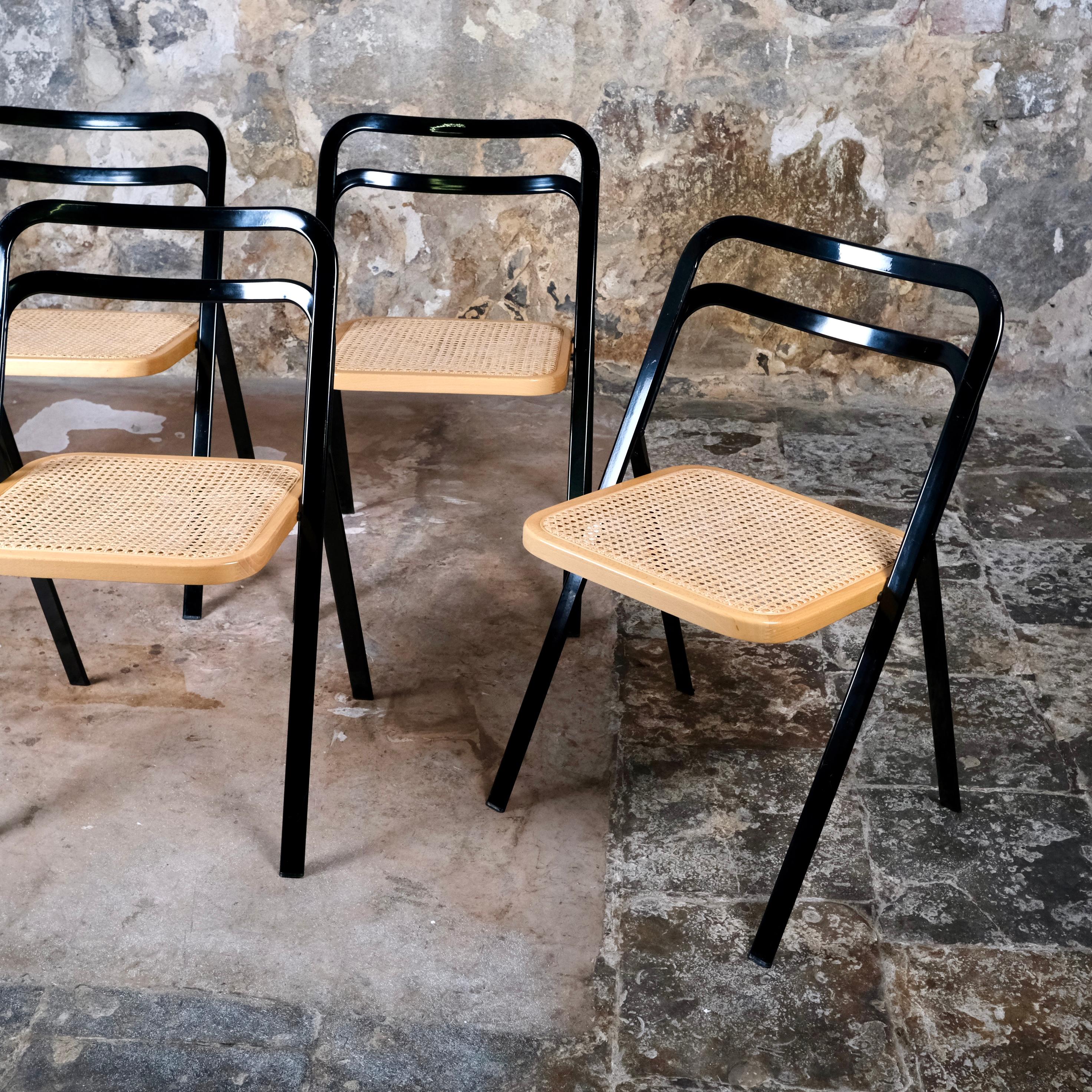 Moderne Ensemble de 4 chaises pliantes en canne de Giorgio Cattelan pour Cidue, Italie, 1970 en vente