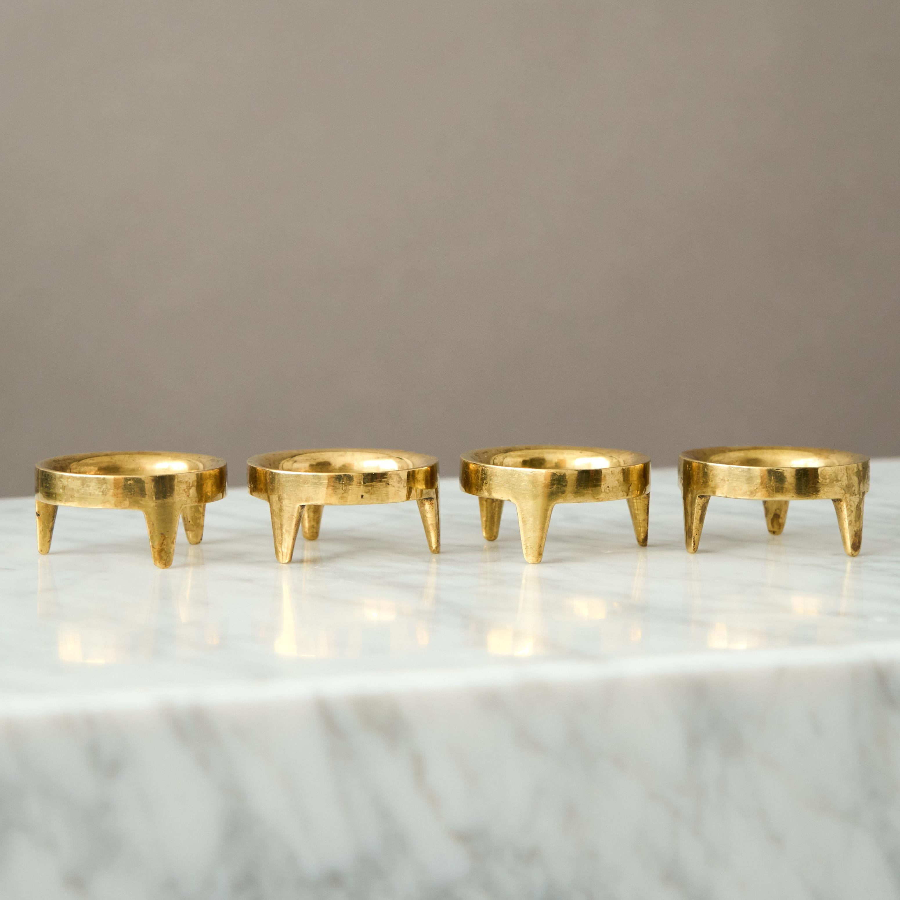 Set of 4 Carl Aubock 1950s Brass Egg Cups Holders for Illums Bolighus, Denmark Moderno de mediados de siglo en venta