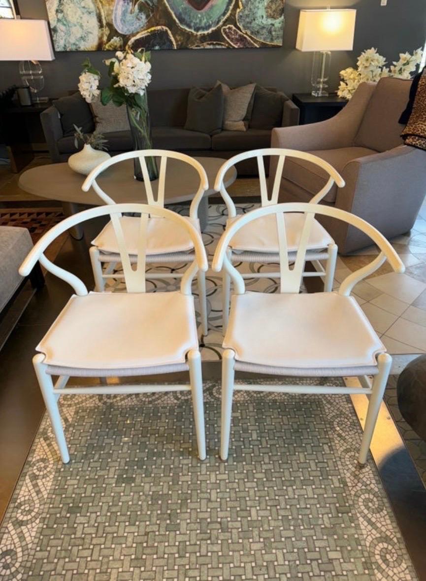 Wood Set of 4 Carl Hansen & Son Wishbone Chairs in white lacquered finish