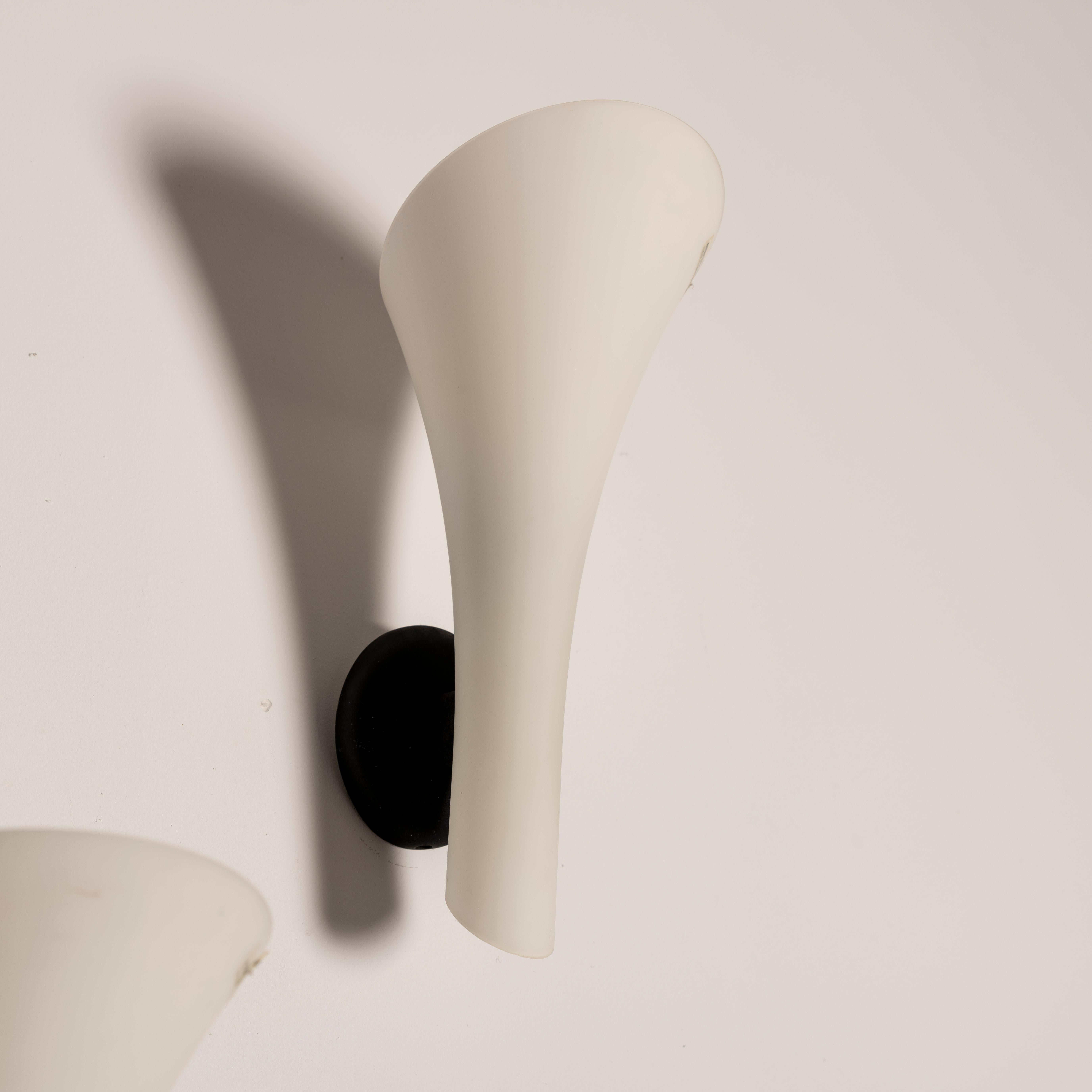 Lacquered Set of 4 Carlo Nason murano opaline glass wall lamps for MuranoDUE 1980s For Sale